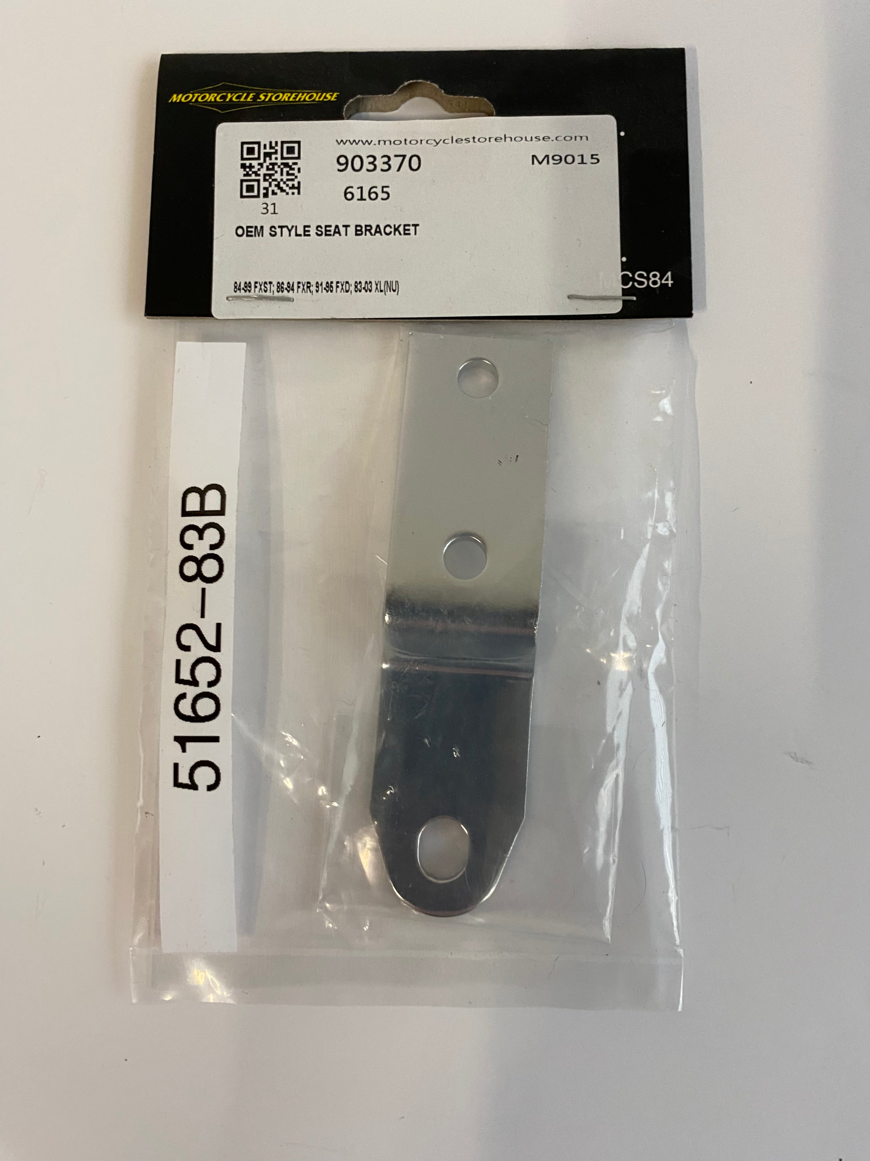 Patte de fixation arrière de selle Harley Davidson REF OEM 51652-83B