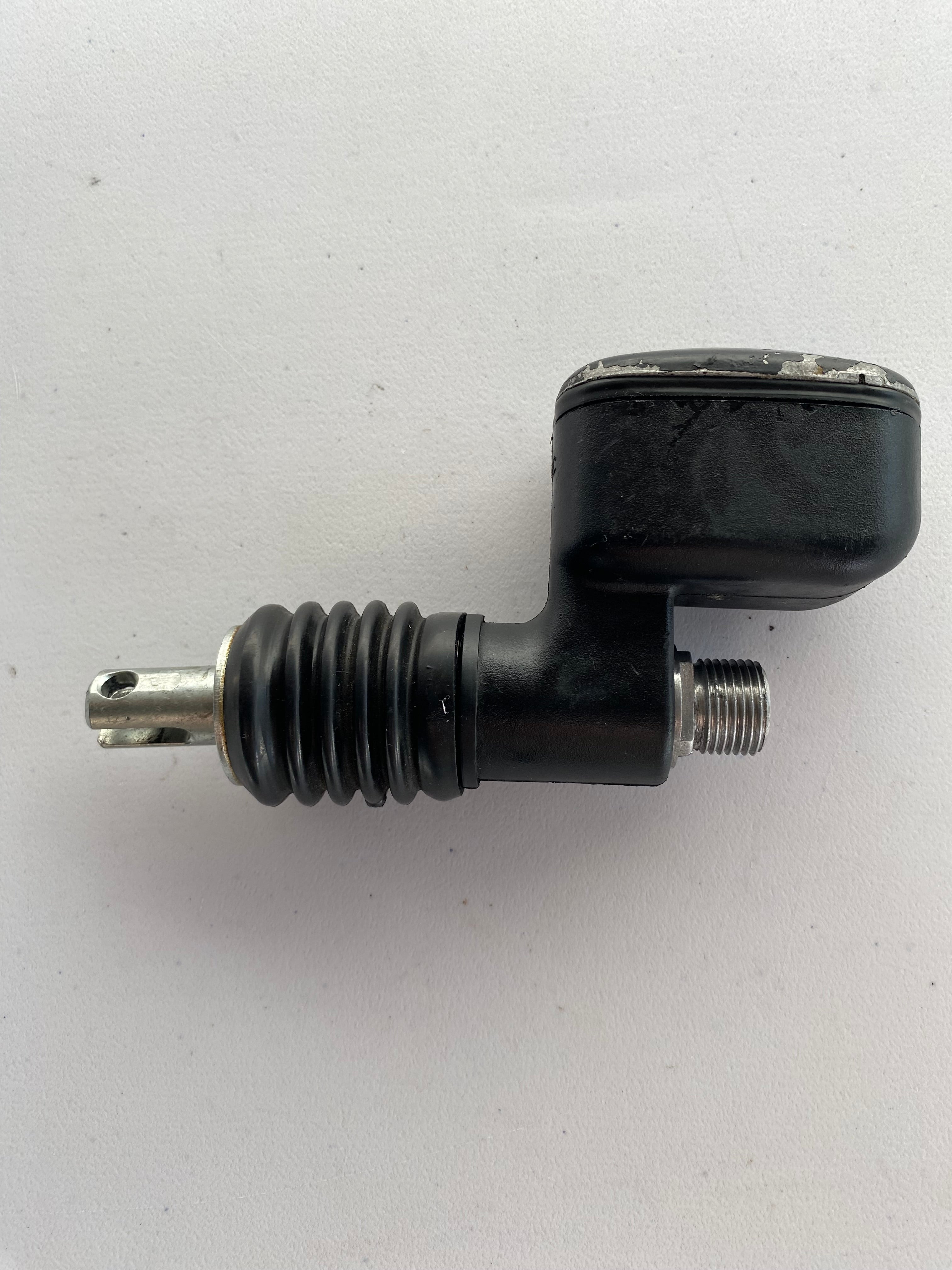 Maitre cylindre de freins arrière Harley Davidson REF OEM : 41767-05E