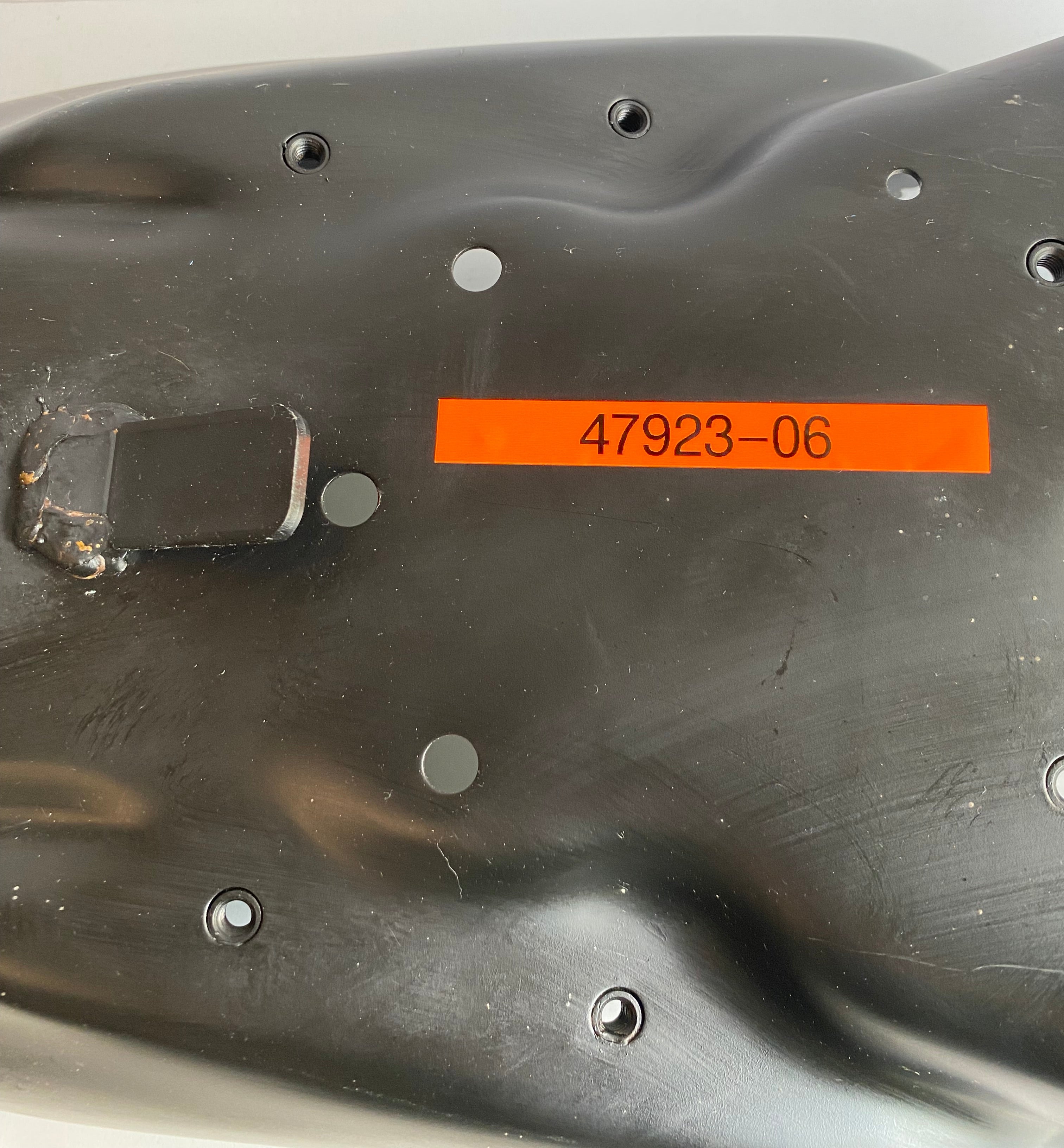 Support de selle Vrod Street Rod VRSCR Harley Davidson REF OEM 47923-06