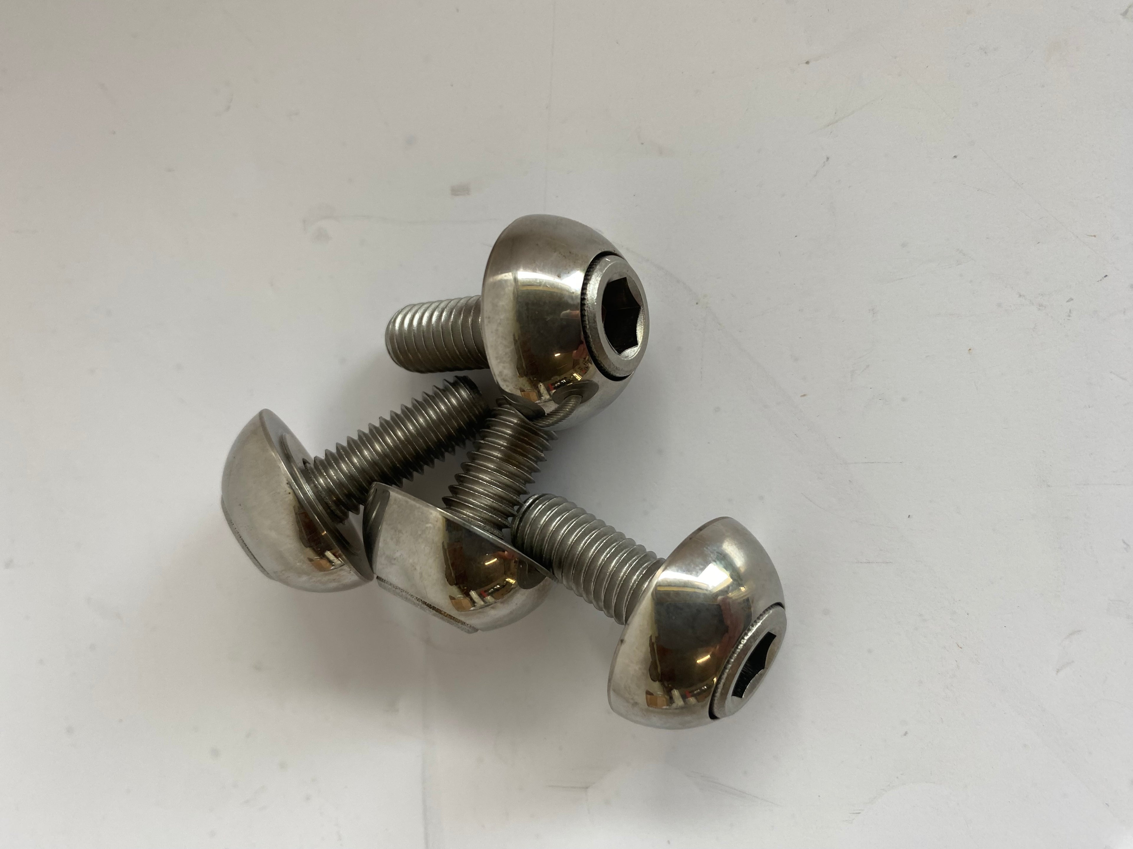 Kit de 4 vis fixation Rick's garde boue arriere de Softail Harley Davidson REF WW 31-120