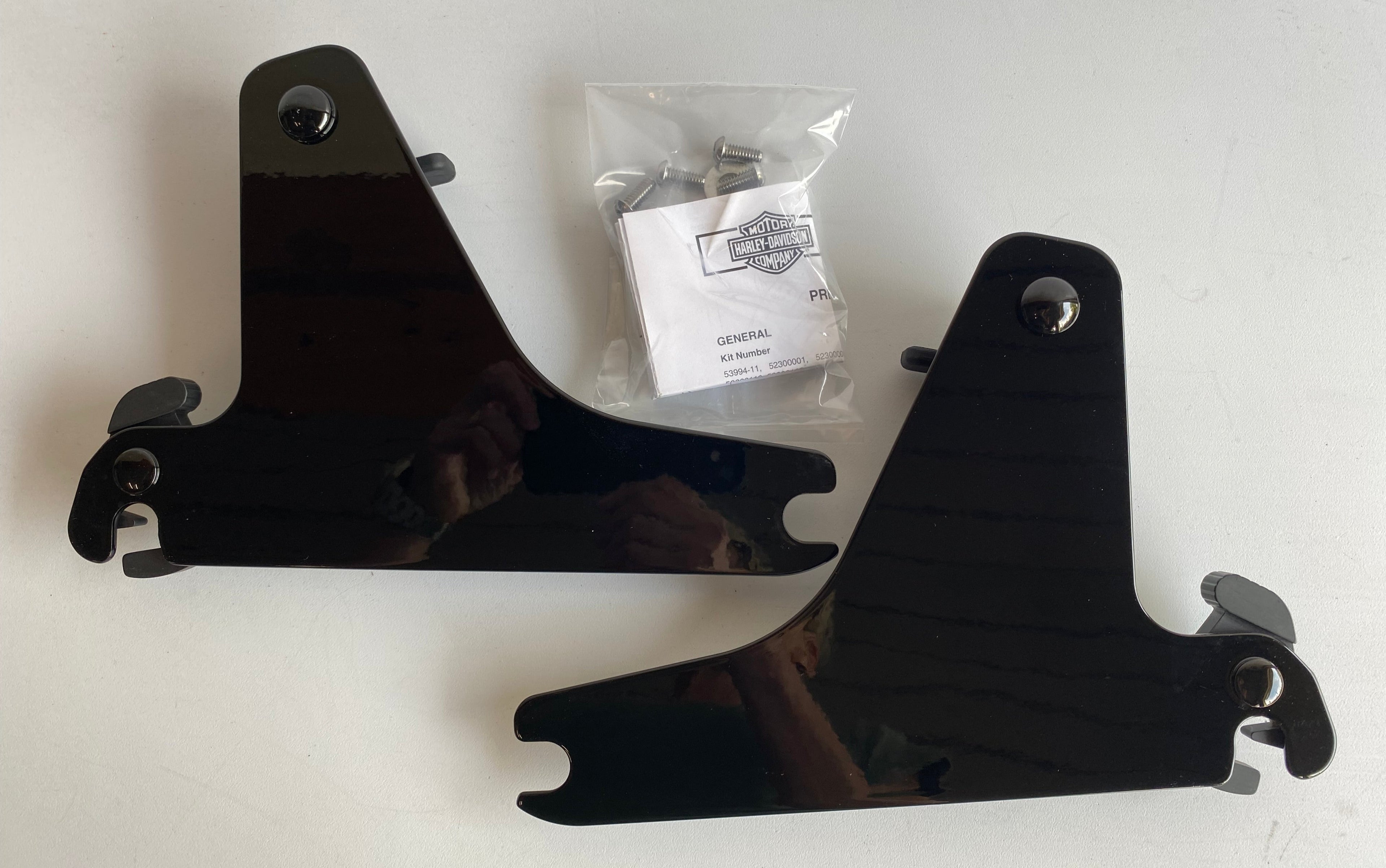 Plaques détachables sissy bar noirs Softail Harley Davidson REF OEM 52300003