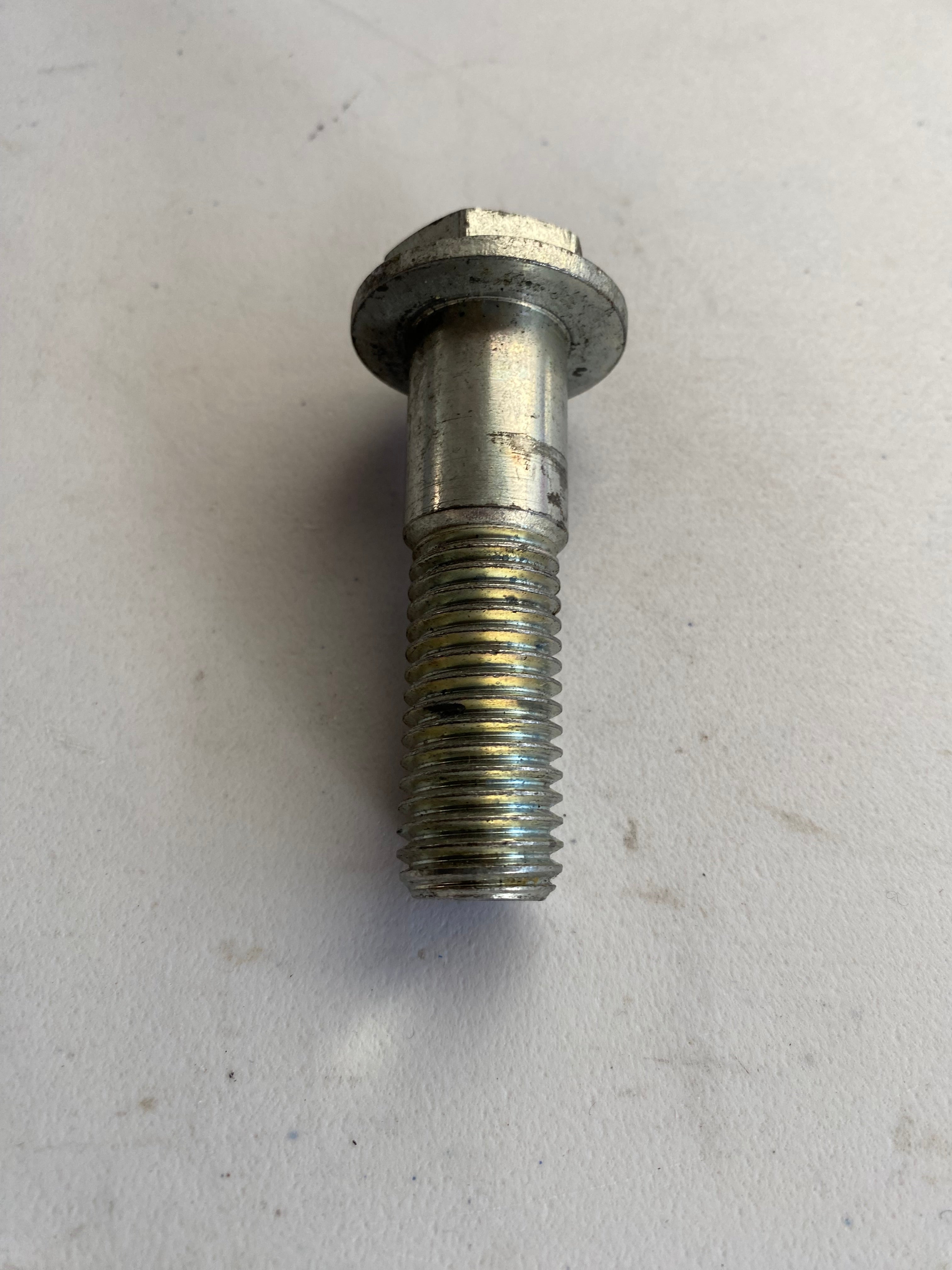 Vis de bras oscillant/ support moteur Sportster Harley Davidson REF OEM : 41698-04