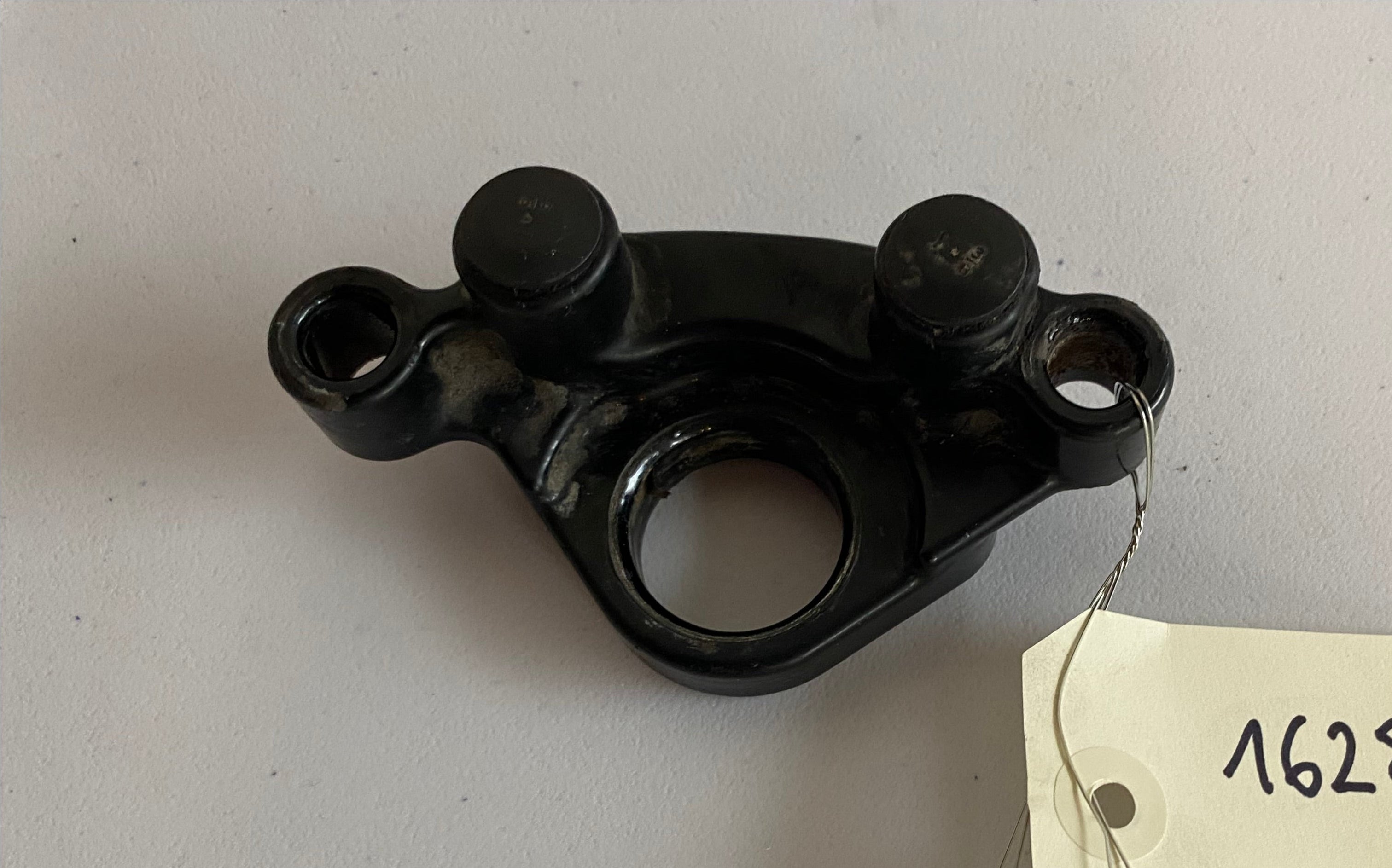 Support moteur avant gauche Sportster Harley Davidson REF OEM : 16287-04