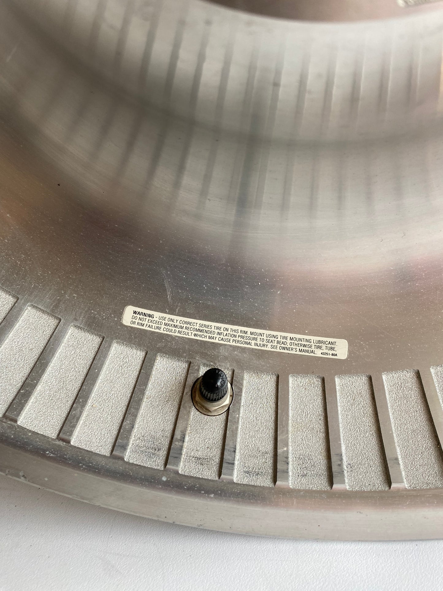 Roue arrière Softail Deuce 17 x 4.5 Harley Davidson REF OEM 41079-00