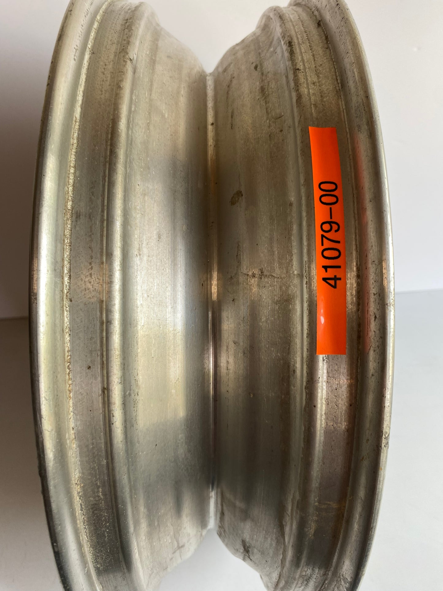 Roue arrière Softail Deuce 17 x 4.5 Harley Davidson REF OEM 41079-00