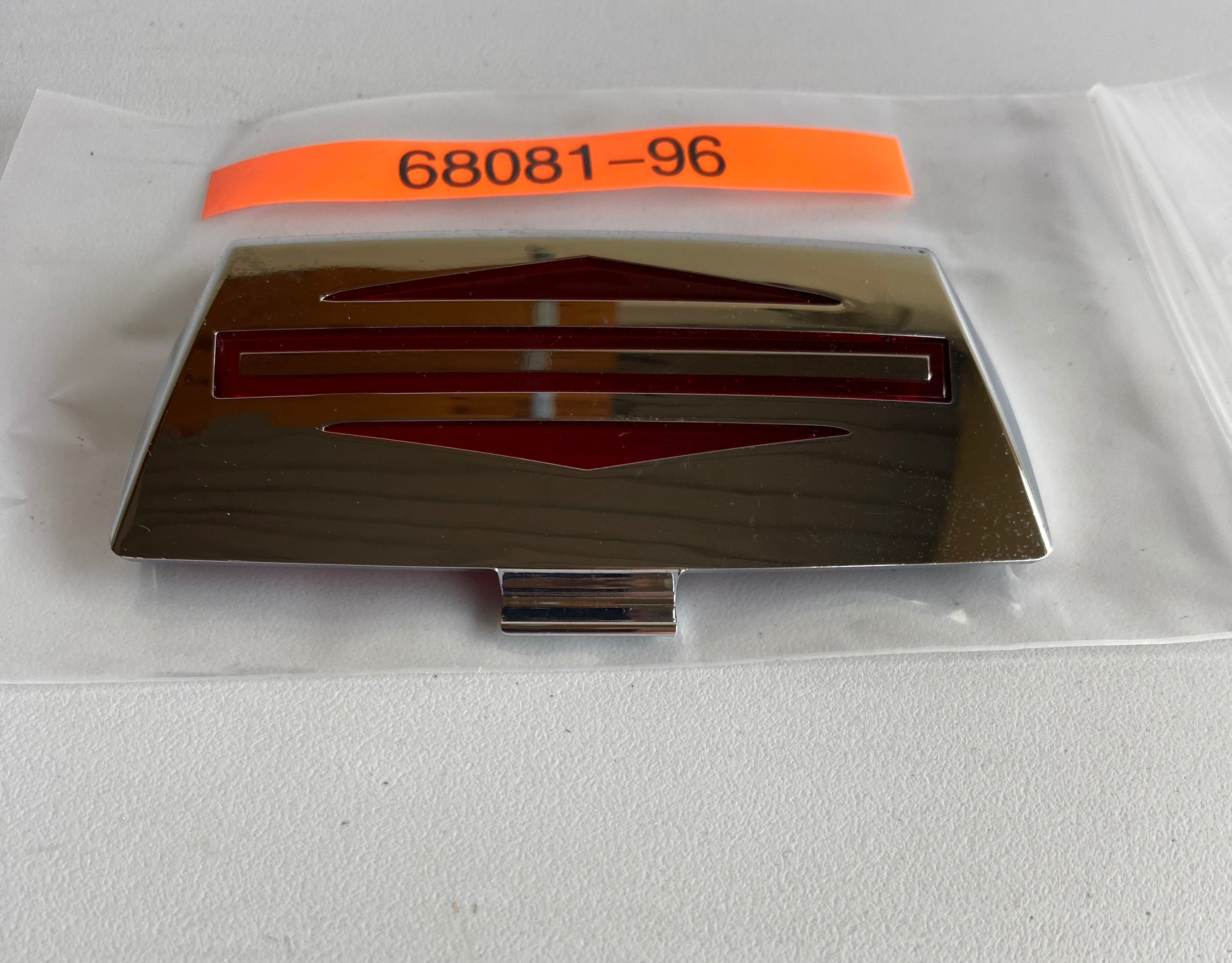 Cabochon rouge d'éclairage de garde boue arrière Harley Davidson REF 68081-96