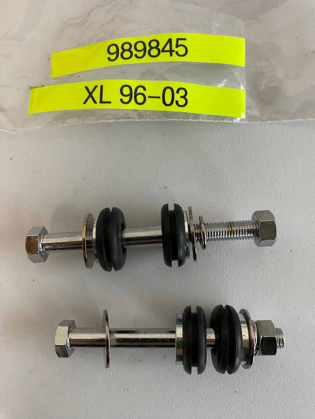 Kit de vis de fixation réservoir Harley Davidson REF MCS : 989845