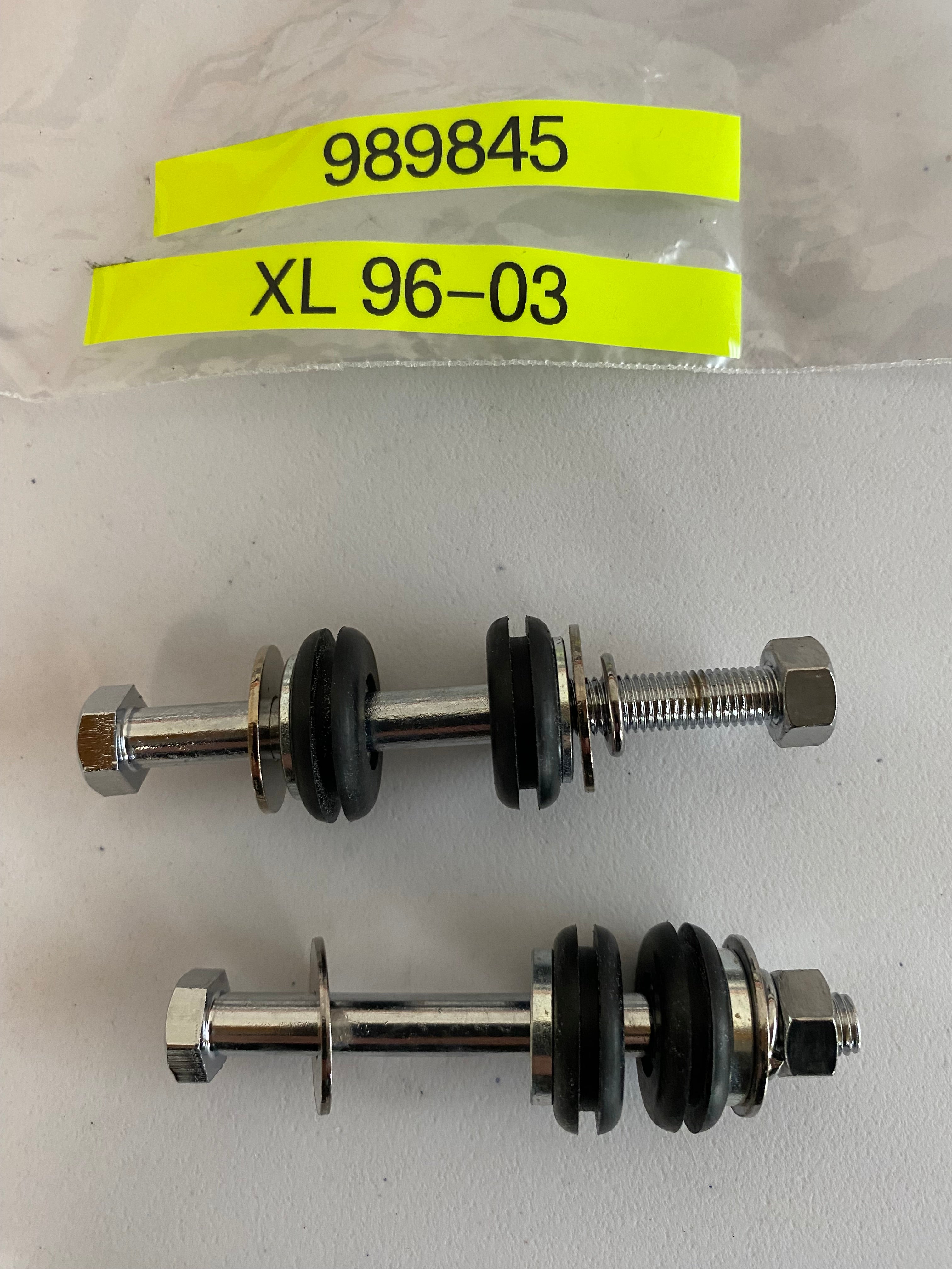Kit de vis de fixation réservoir Harley Davidson REF MCS : 989845