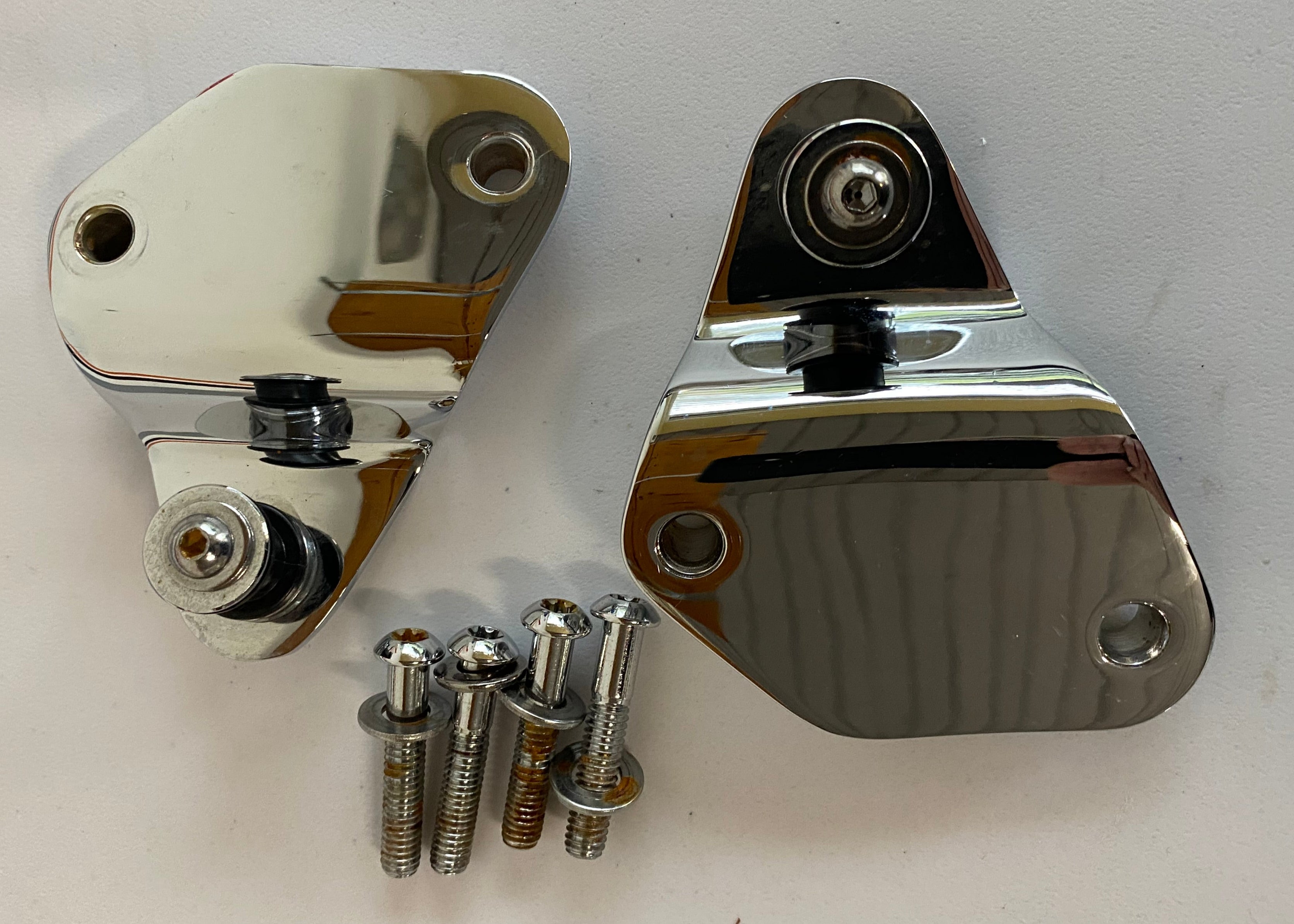 Kit attaches sissy bar 2 points Touring Harley Davidson REF OEM : 54030-09