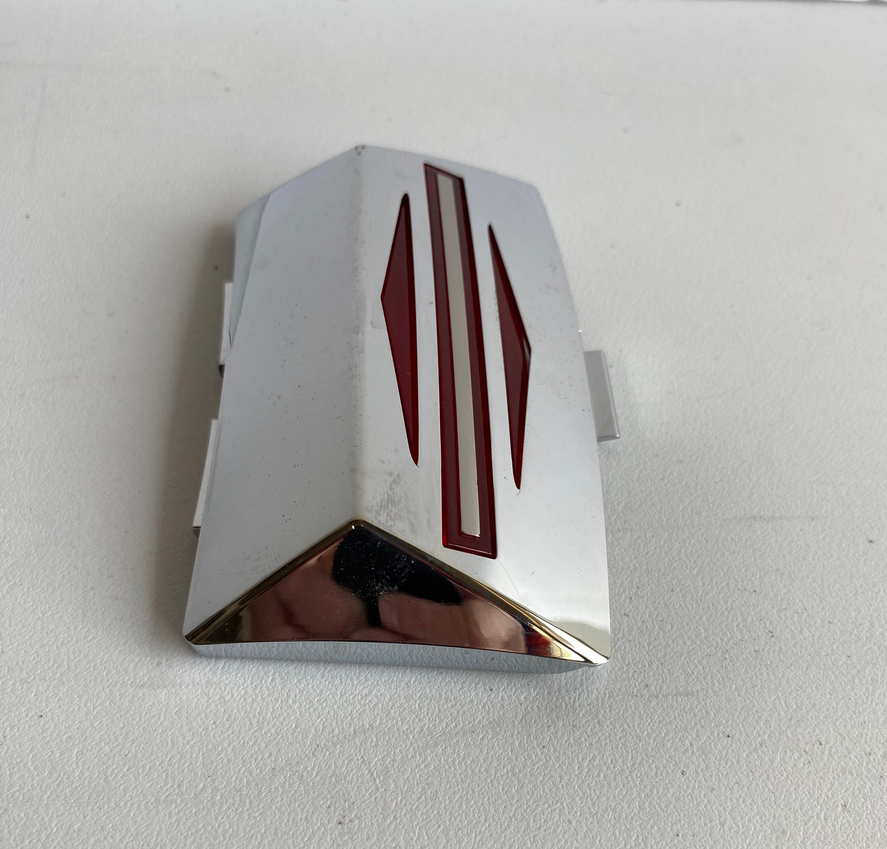 Cabochon rouge d'éclairage de garde boue arrière Harley Davidson REF 68081-96