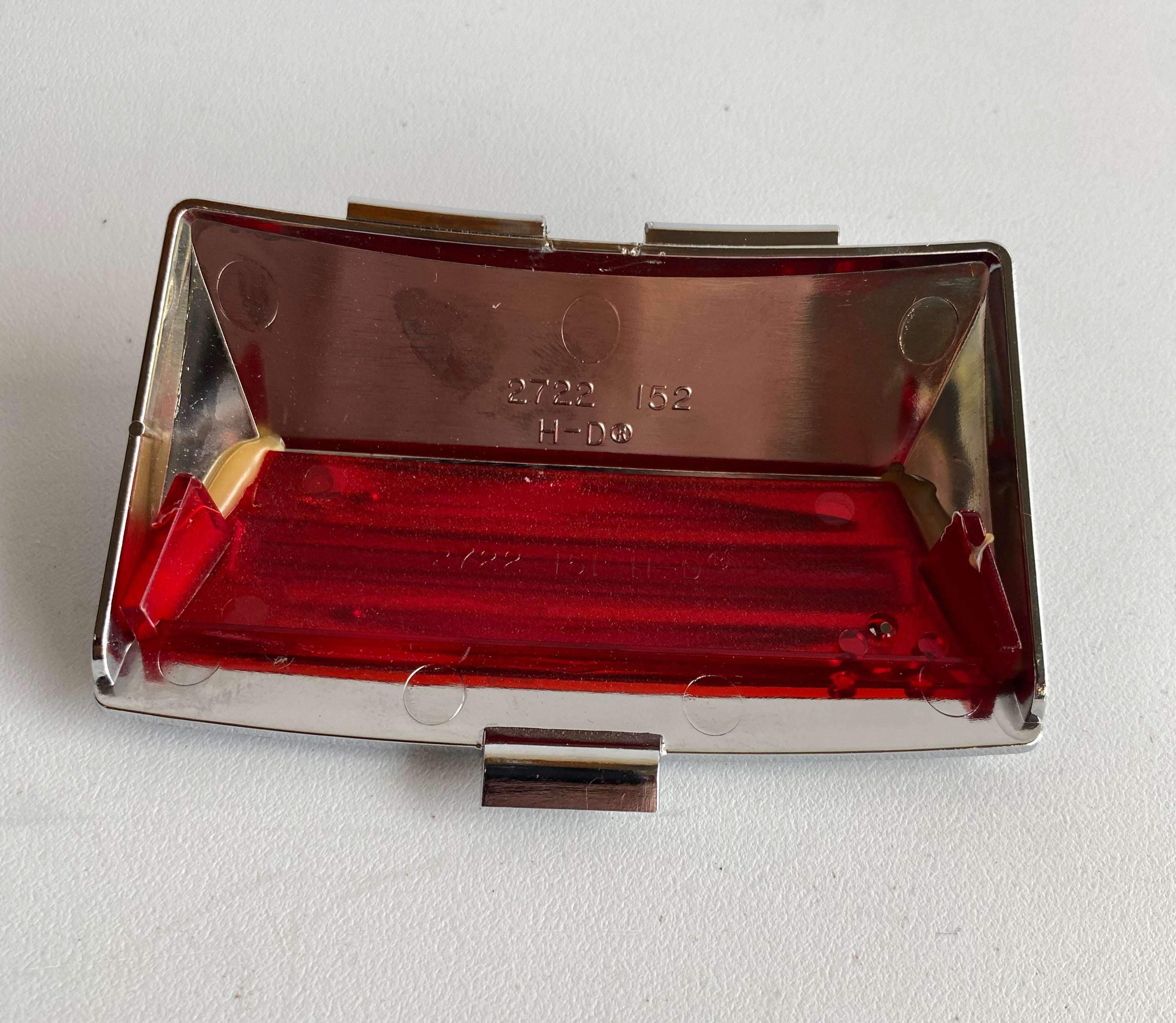 Cabochon rouge d'éclairage de garde boue arrière Harley Davidson REF 68081-96