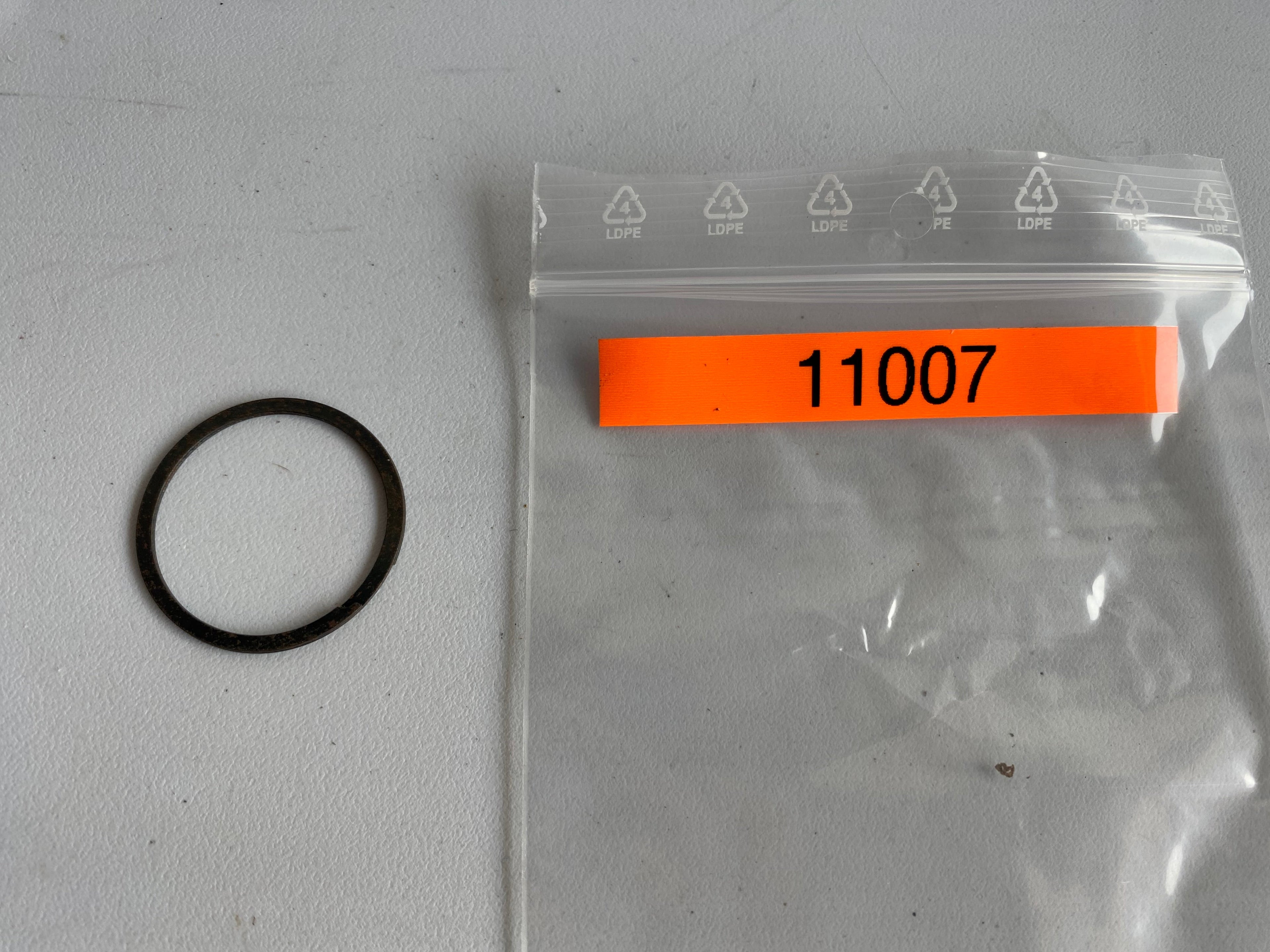 Clip de roulement droit vilebrequin Harley Davidson REF OEM 11007