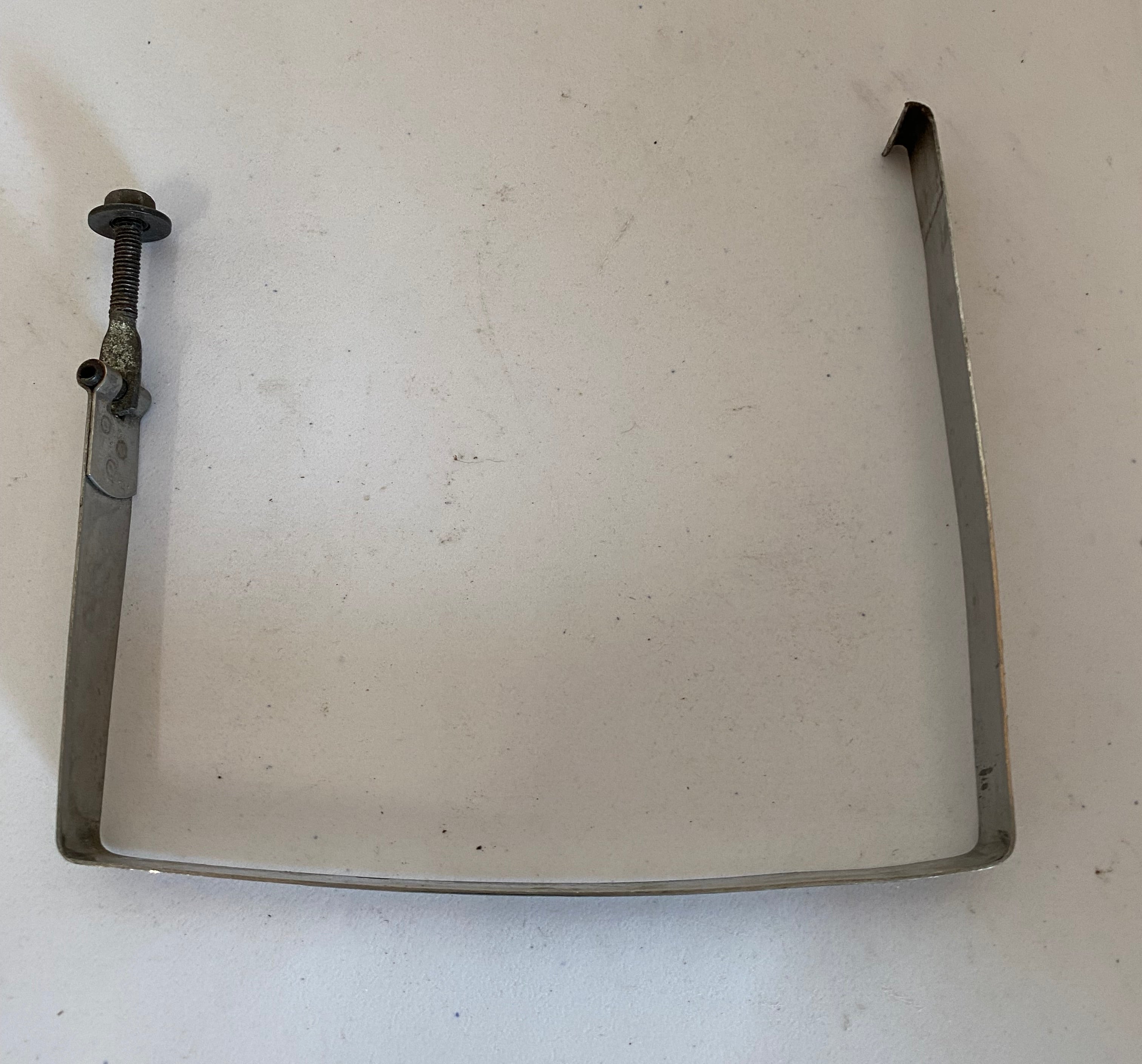 Sangle de batterie Sportster Harley Davidson REF OEM  : 66476-73T