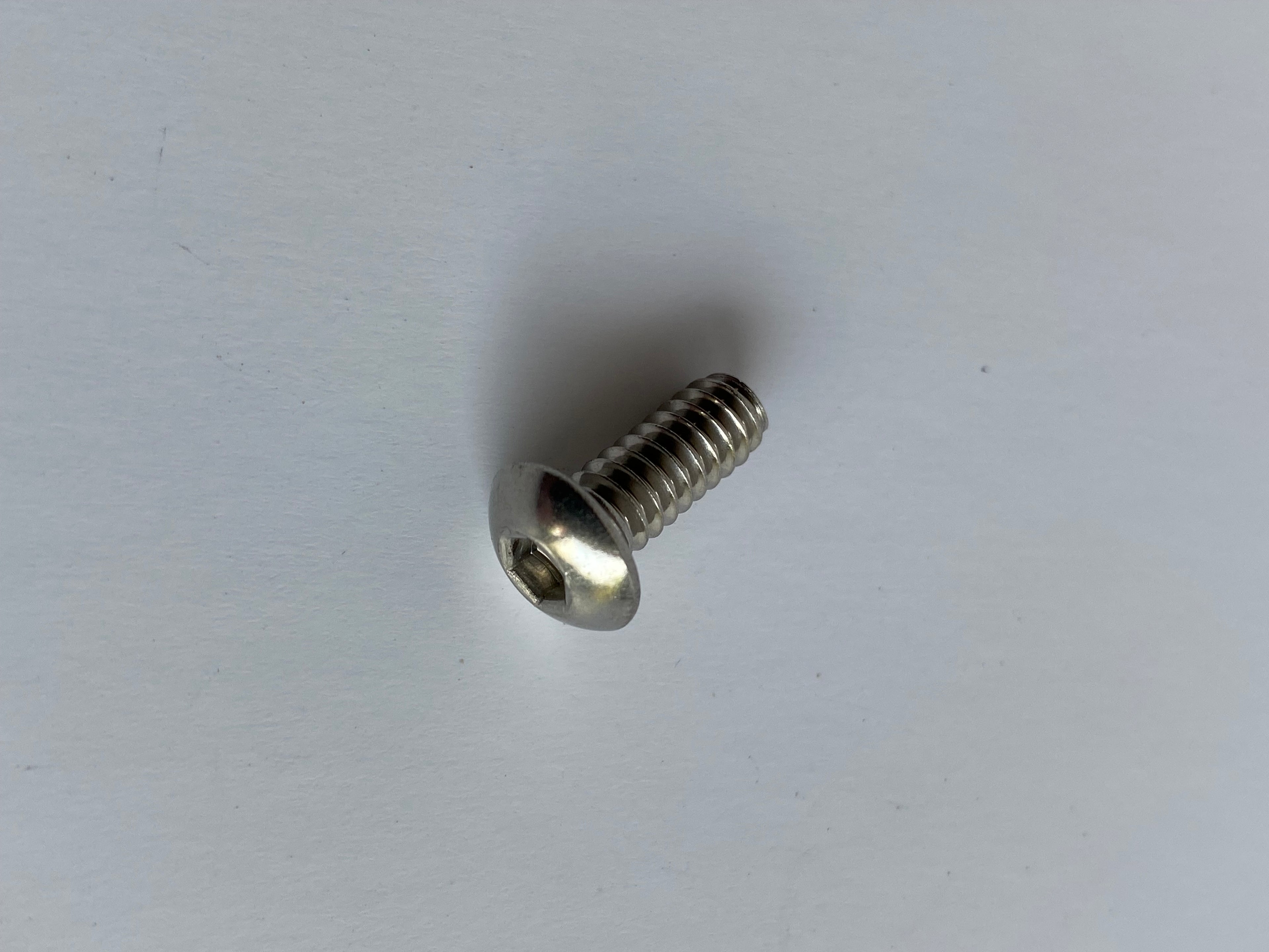 Screw 10-24 x 1/2 fuel door Dyna Harley Davidson REF OEM 2467