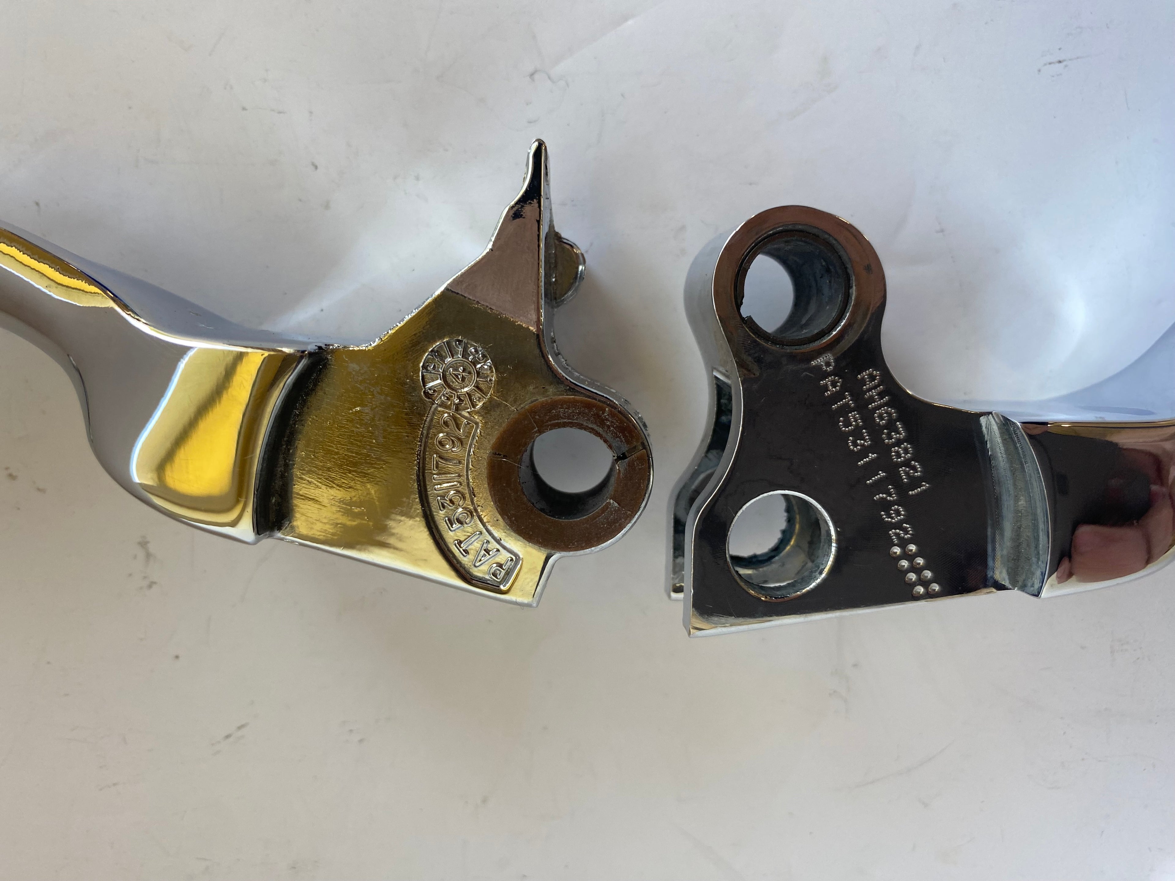 Jeu de leviers chromées Harley Davidson REF OEM 45076-96 & 45077-07