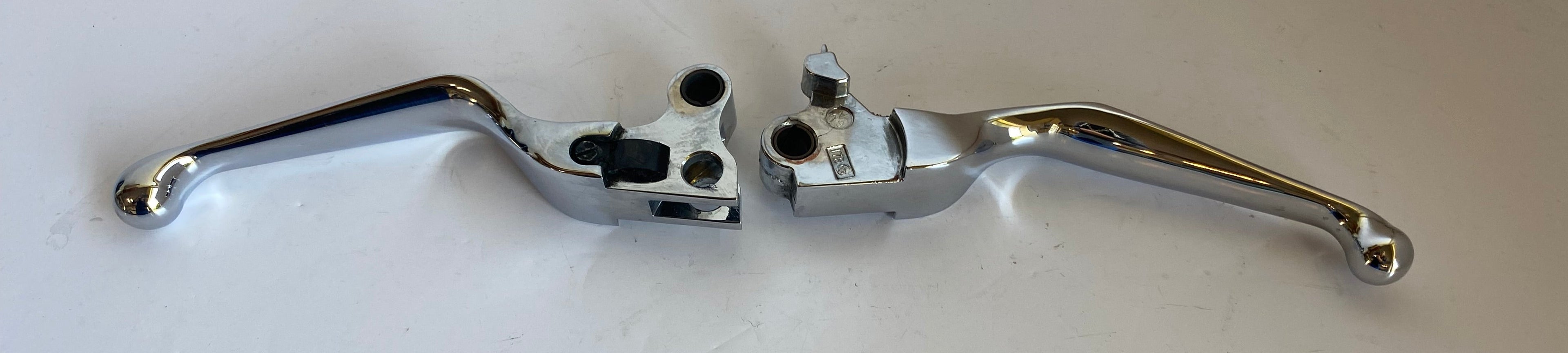 Jeu de leviers chromées Harley Davidson REF OEM 45076-96 & 45077-07