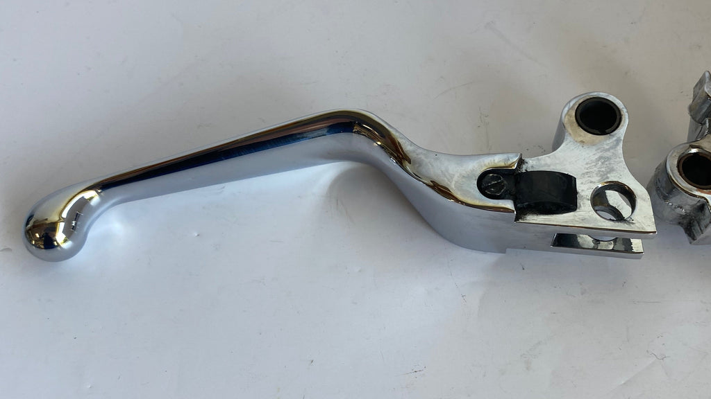 Jeu de leviers chromées Harley Davidson REF OEM 45076-96 & 45077-07