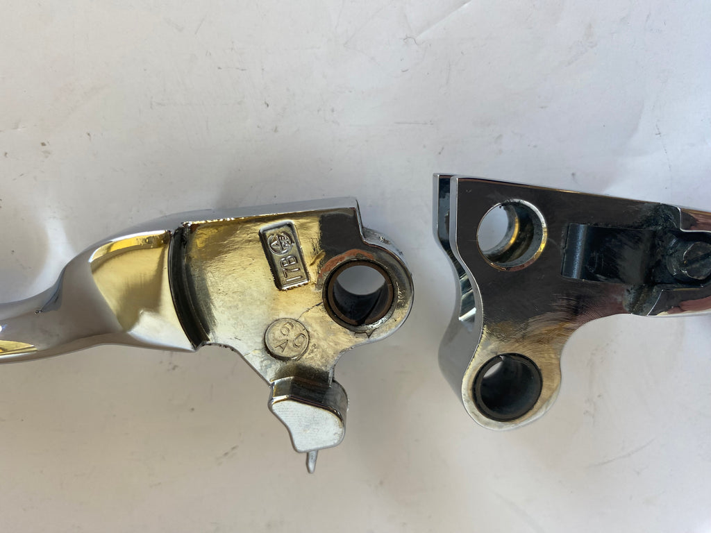 Jeu de leviers chromées Harley Davidson REF OEM 45076-96 & 45077-07