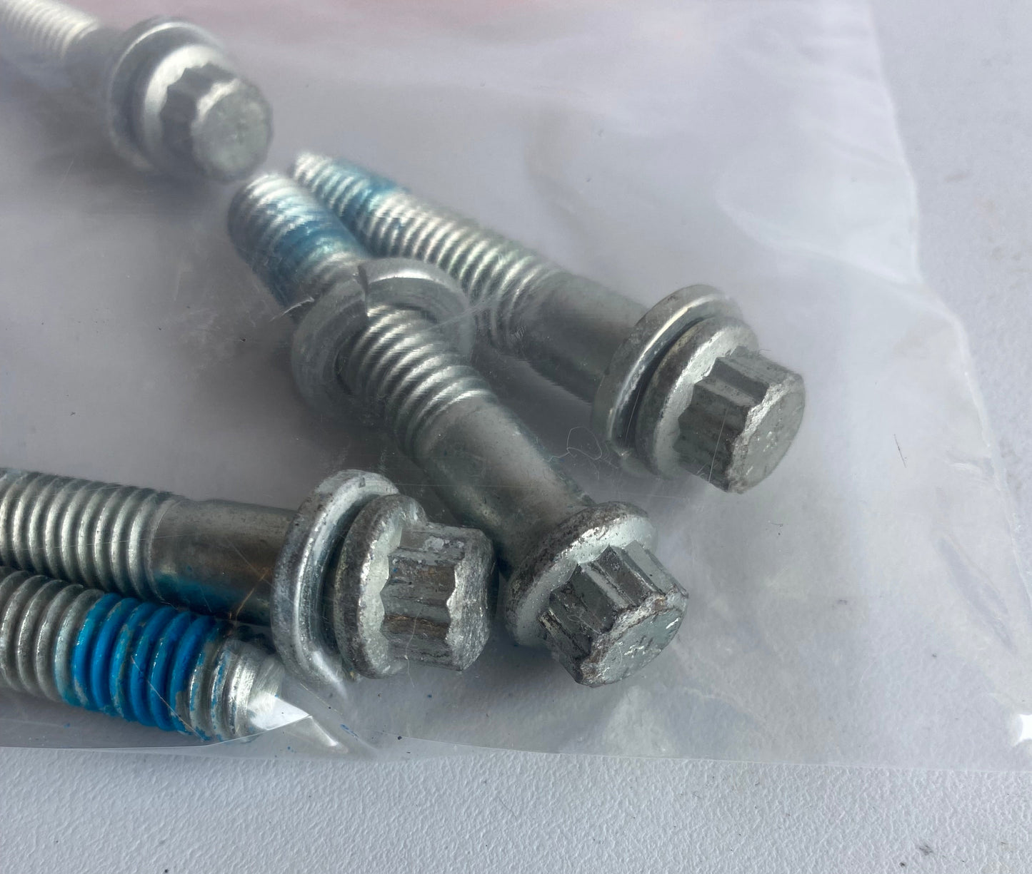 Jeu de vis compensateur de roue arrière VROD Harley Davidson REF OEM 4552 & 7039