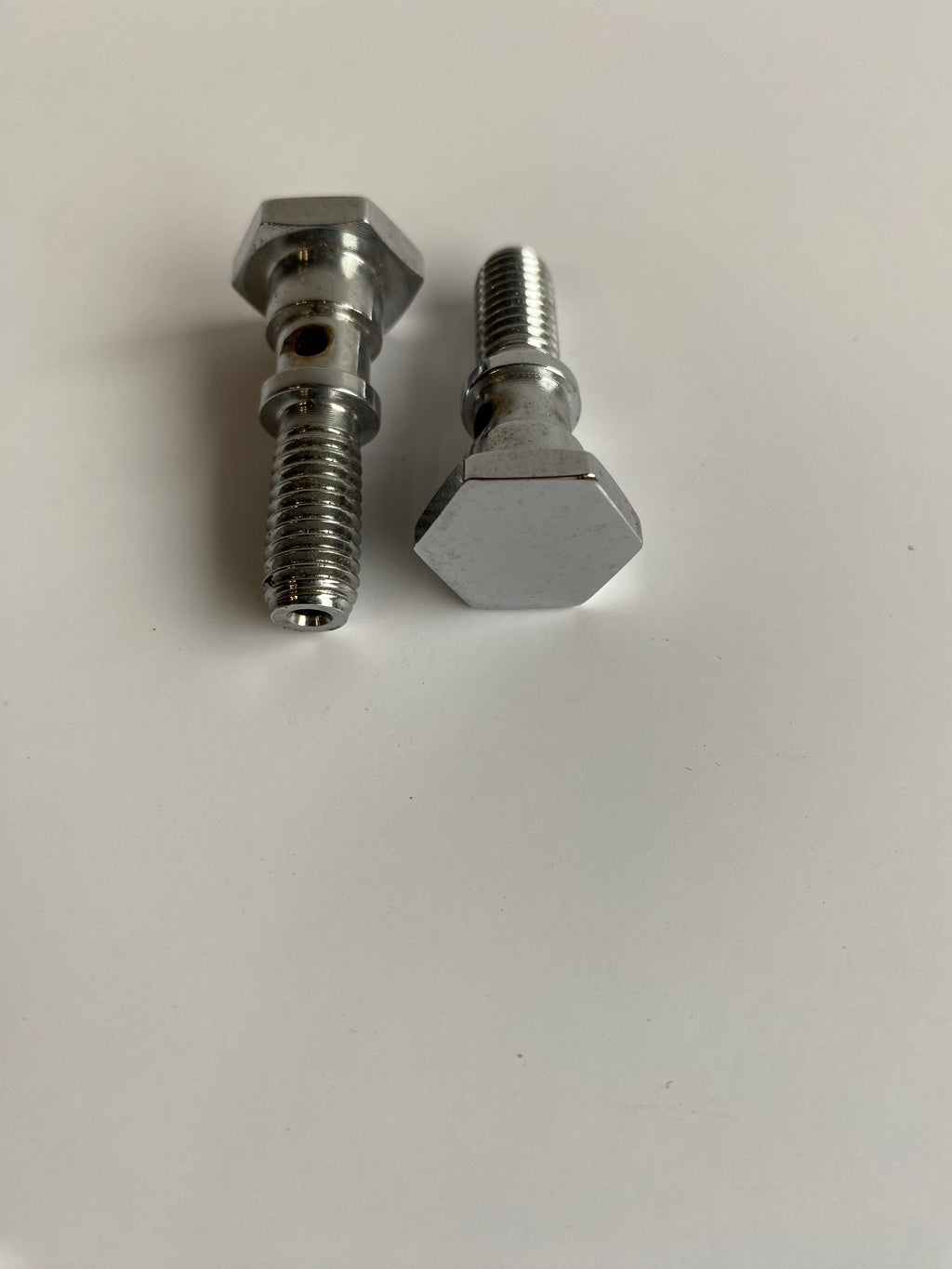 Jeu de 2 vis de reniflard 3/8-16 x 1-1/2 Harley Davidson