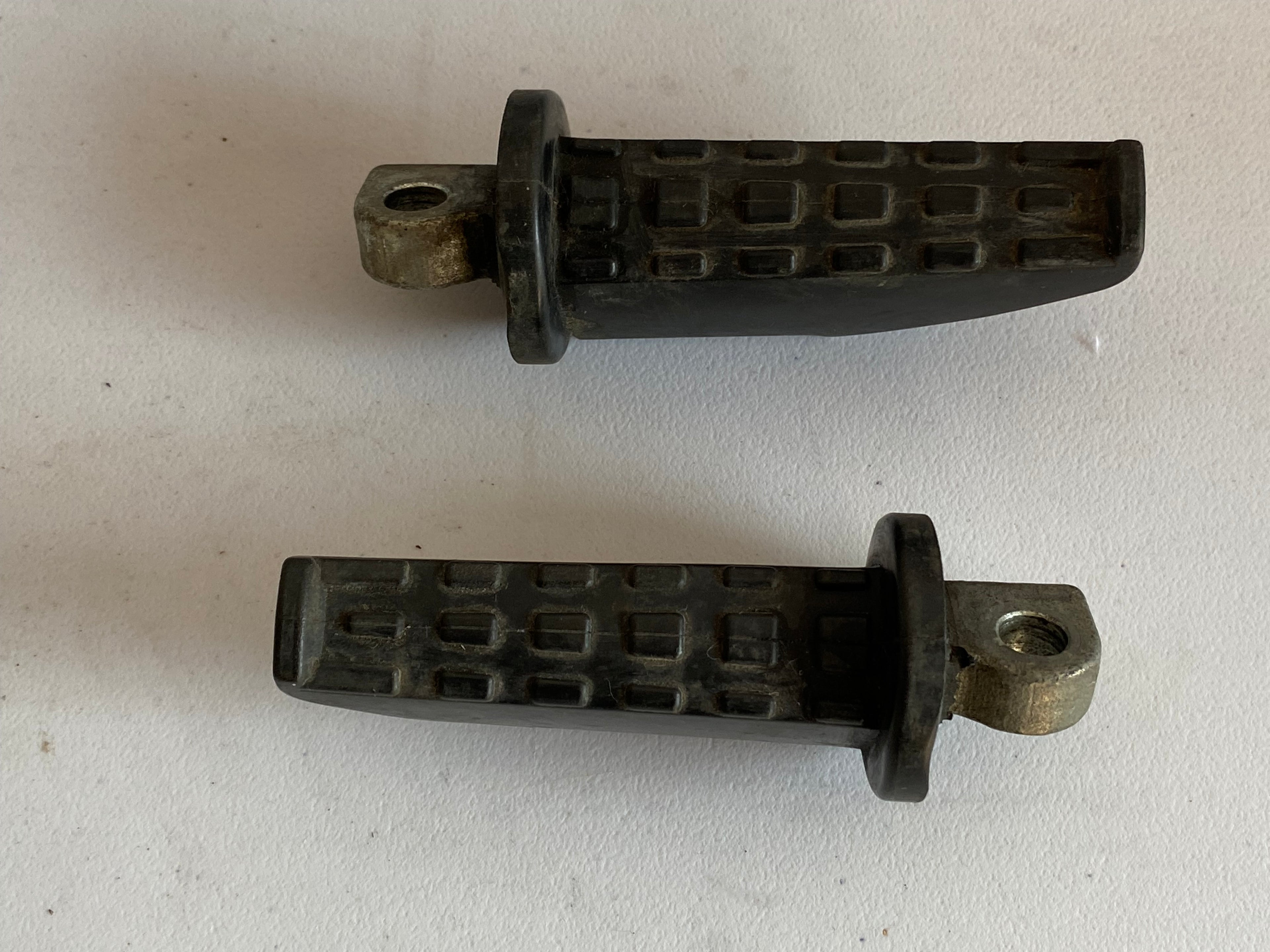 Jeu de cales pieds passagers BUELL REF OEM : N502.8B / N503.8B