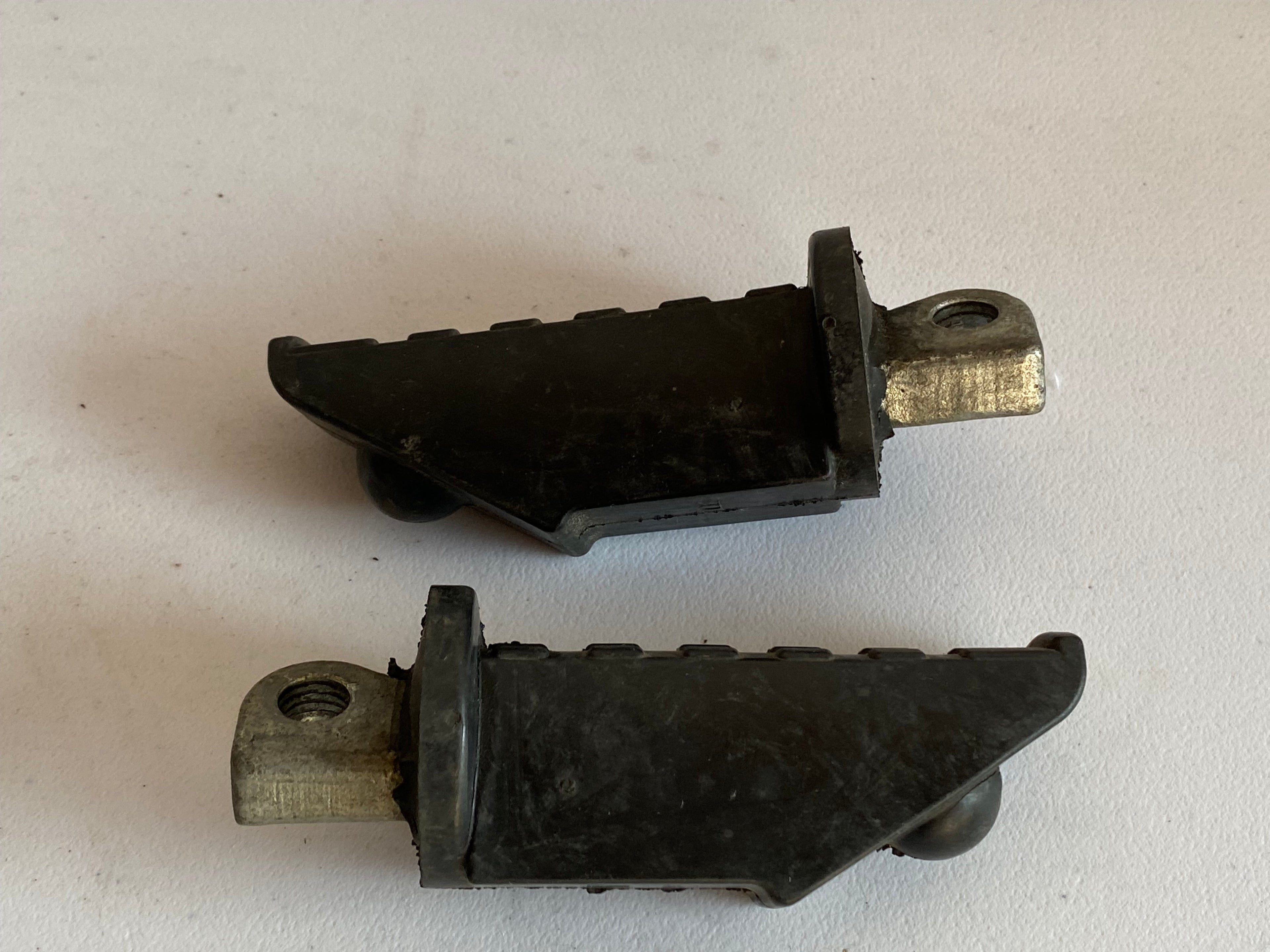 Jeu de cales pieds passagers BUELL REF OEM : N502.8B / N503.8B