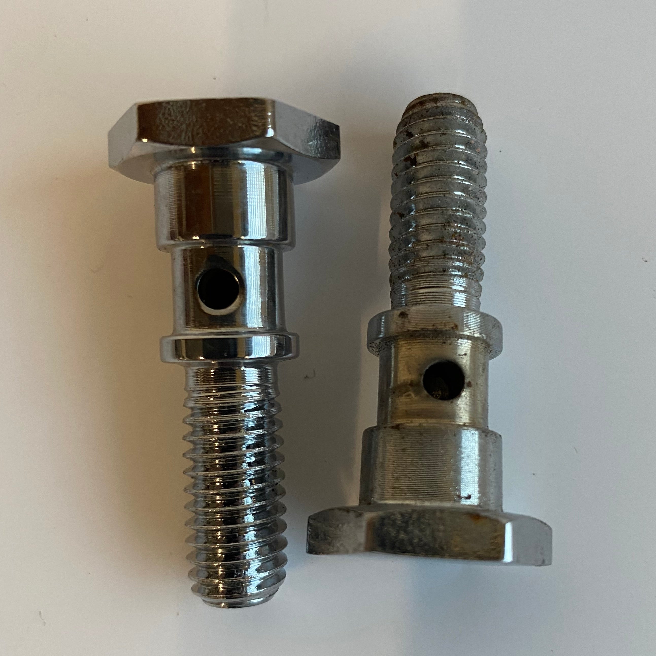 Jeu de 2 vis reniflard 3/8-16 x 1-1/2 Harley Davidson