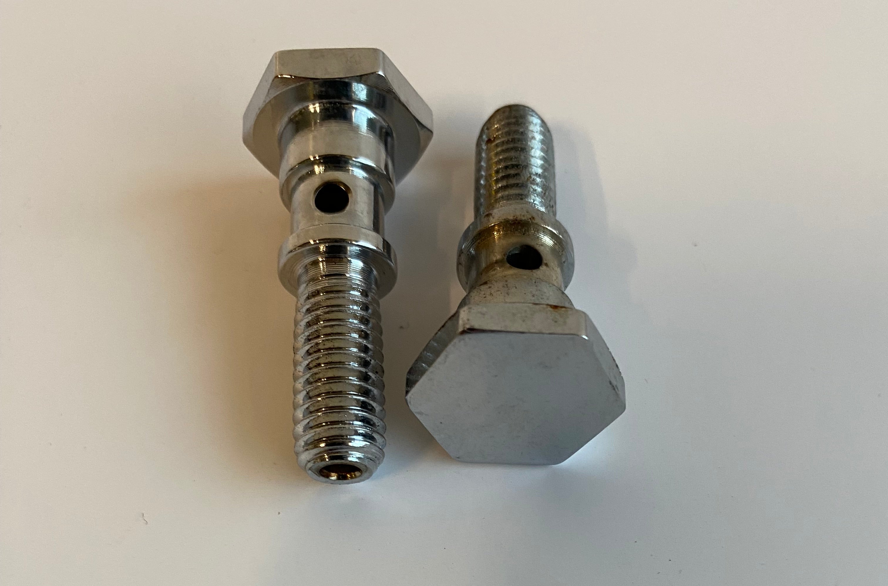 Jeu de 2 vis reniflard 3/8-16 x 1-1/2 Harley Davidson