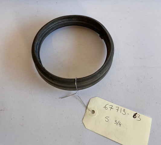 Caoutchouc de phare 5 3/4 pouces Harley Davidson REF OEM : 67719-63