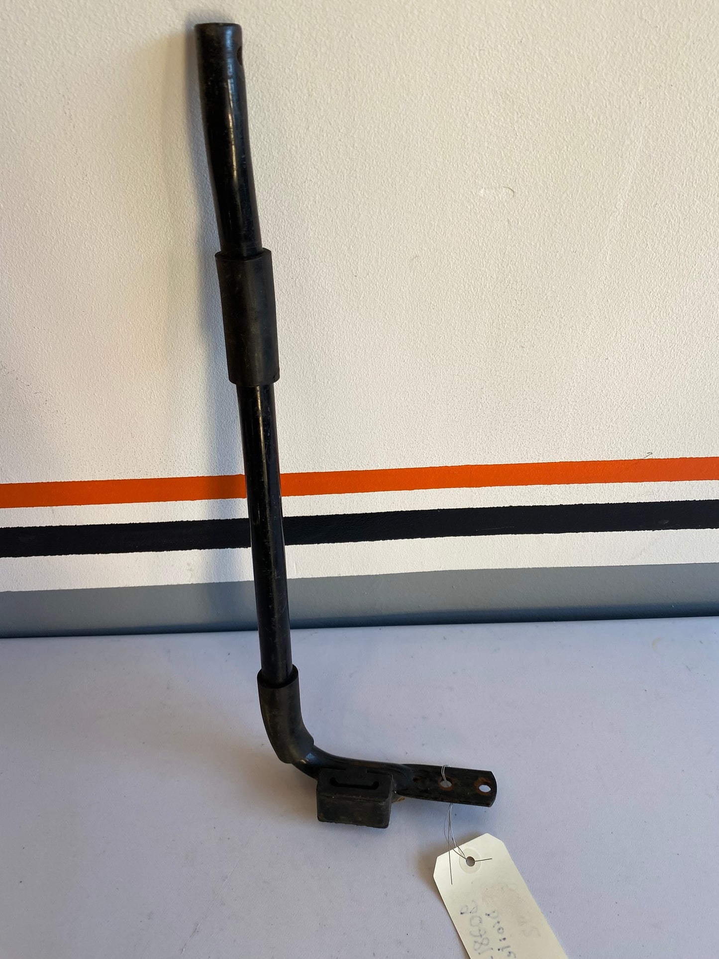 Support gauche de sacoche et de silencieux  Harley Davidson REF OEM : 49194-85