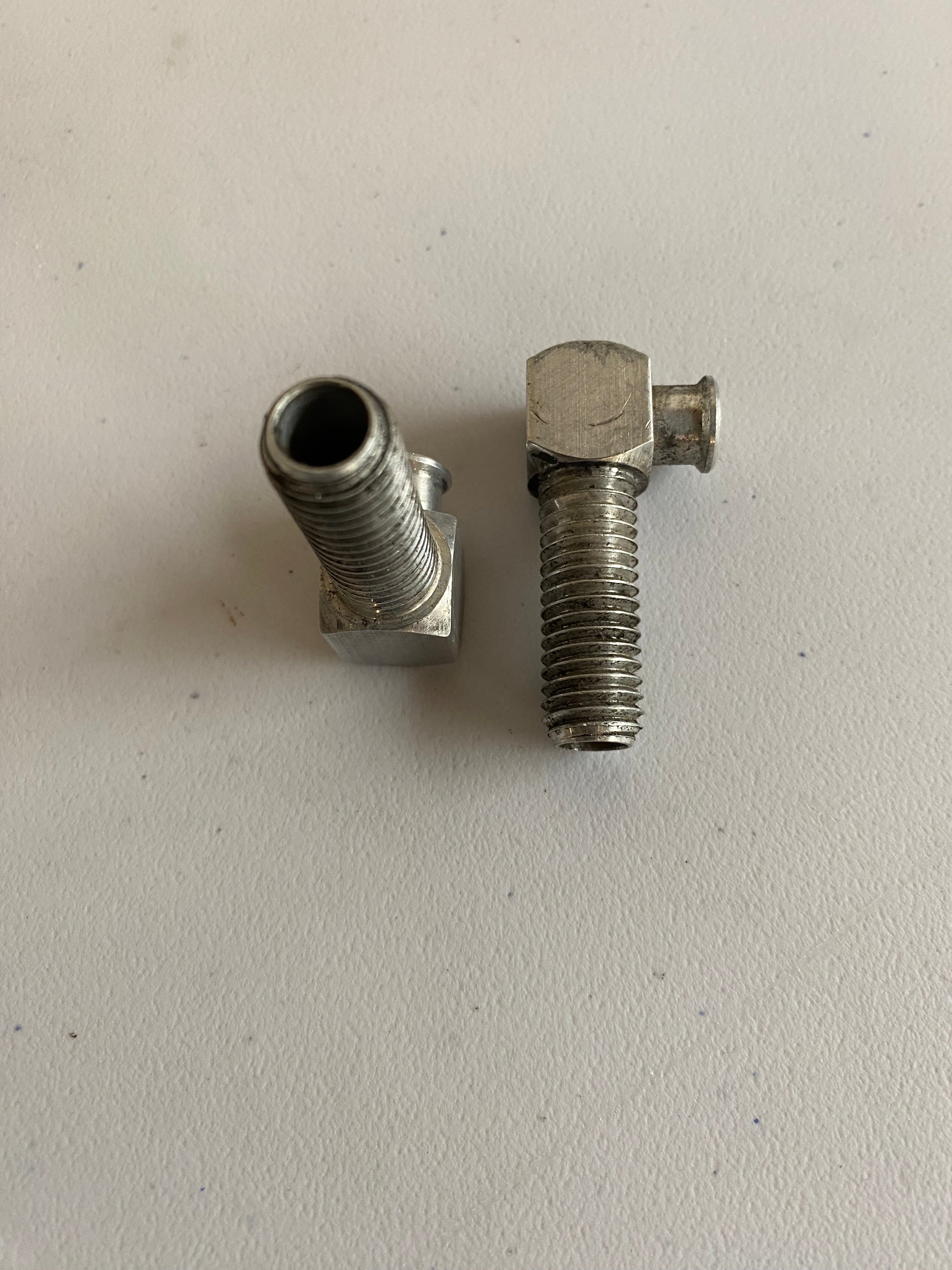 Set of 2 aluminum angled breather screws 1/2-13 Harley Davidson