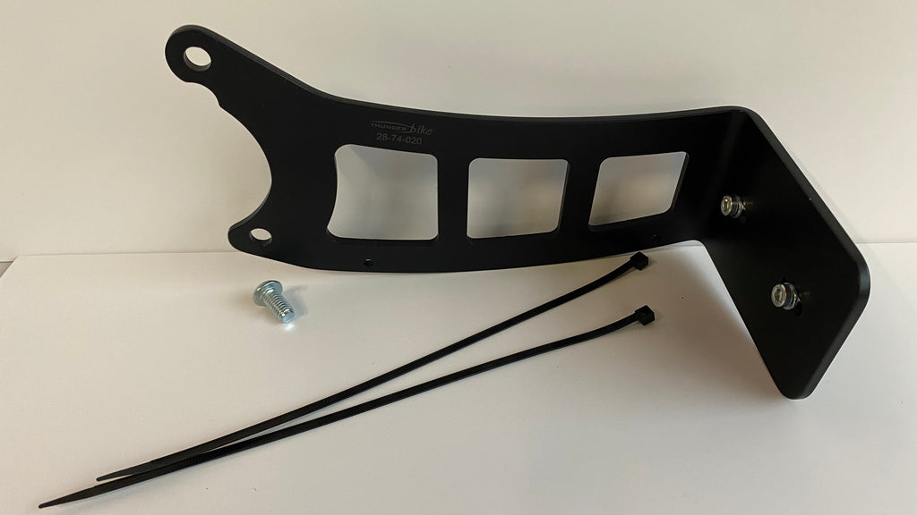 Support de plaque d'immatriculation latéral Softail Fat Bob Harley Davidson REF 28-74-122