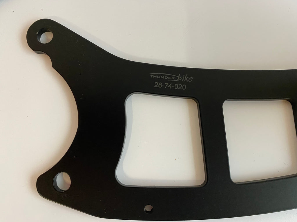 Support de plaque d'immatriculation latéral Softail Fat Bob Harley Davidson REF 28-74-122