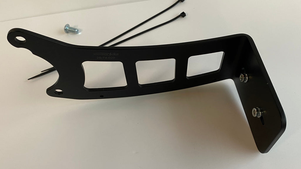 Support de plaque d'immatriculation latéral Softail Fat Bob Harley Davidson REF 28-74-122