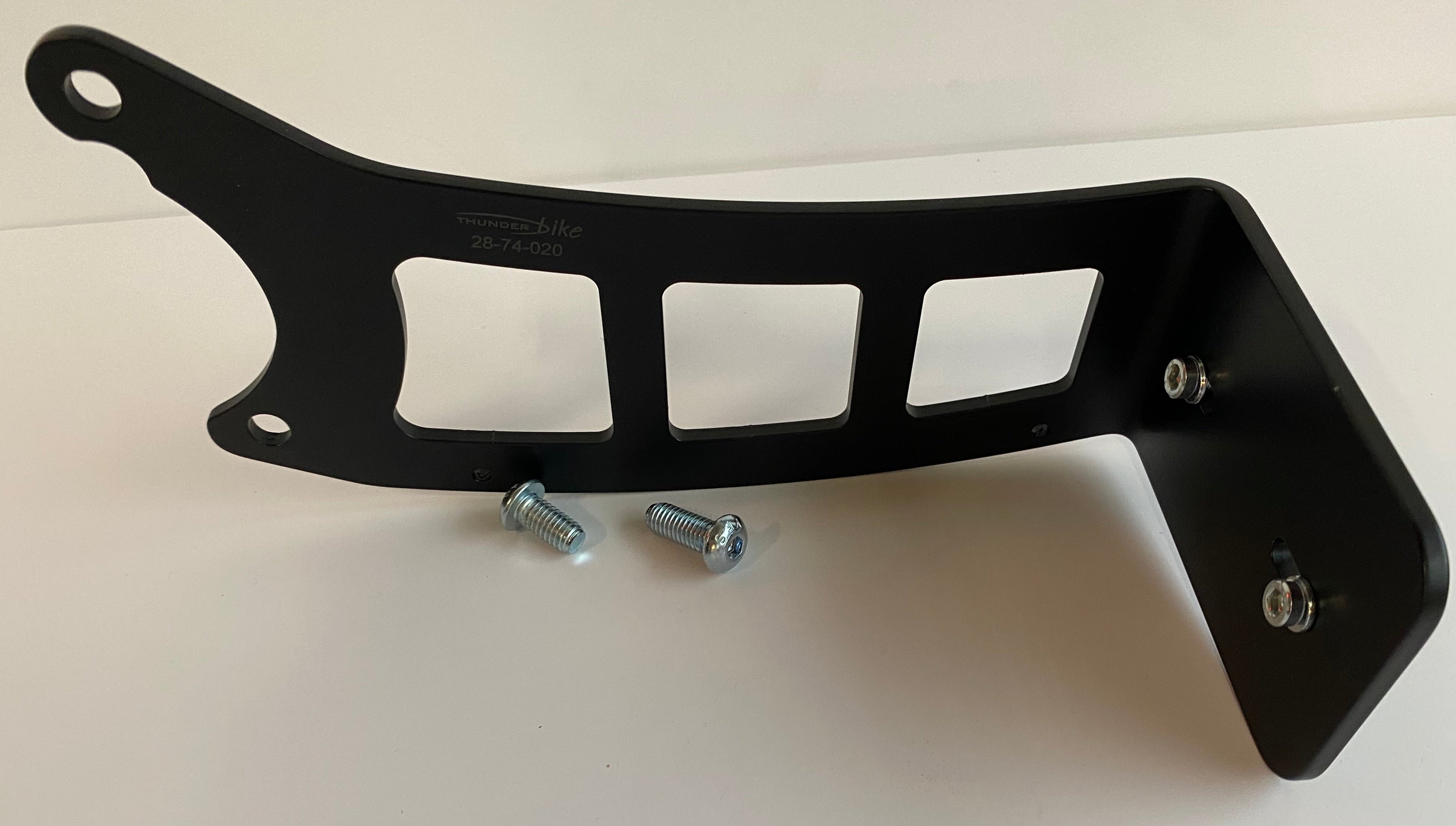 Support de plaque d'immatriculation latéral Softail Fat Bob Harley Davidson REF 28-74-122