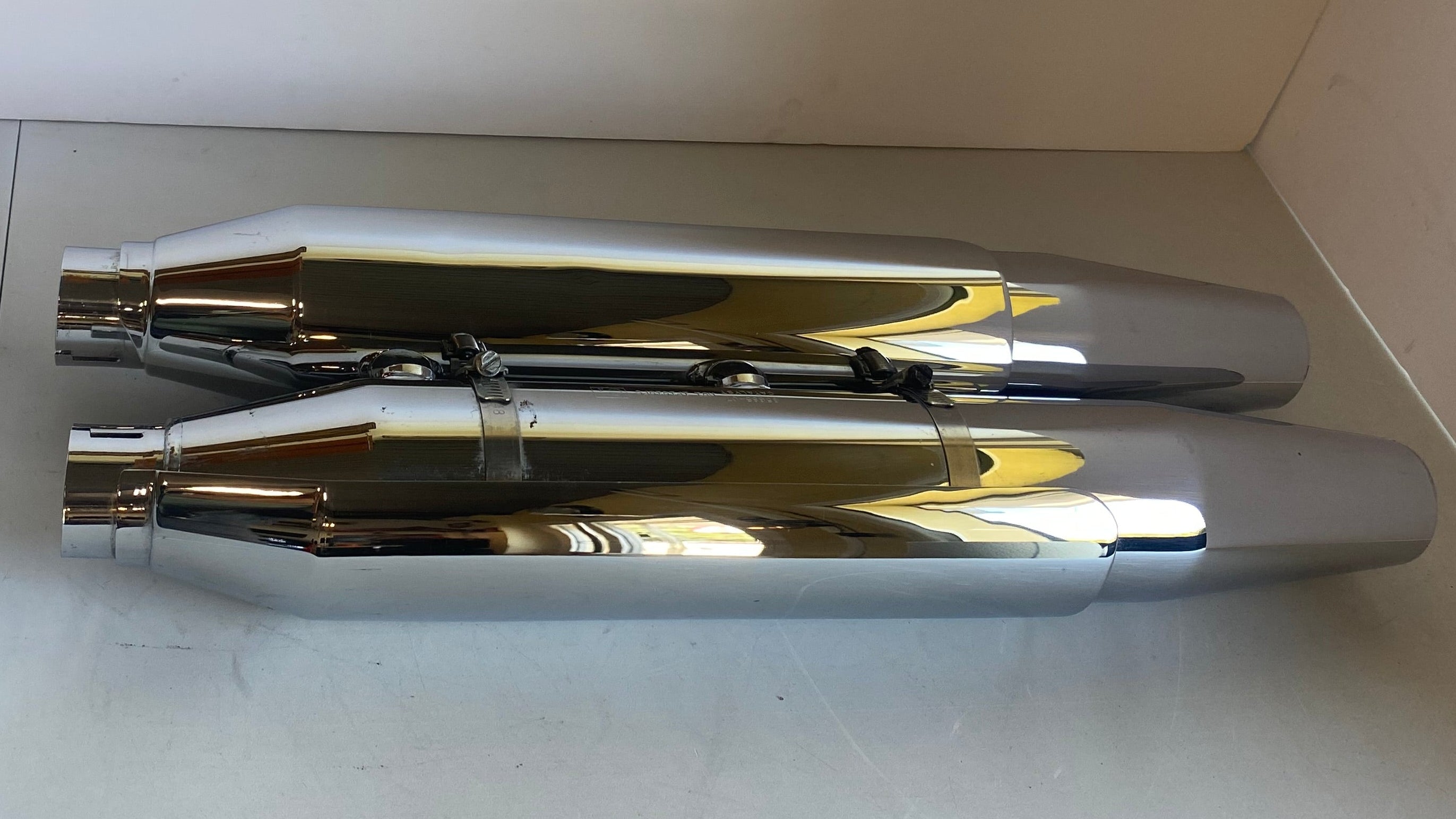 Original Harley Davidson Softail Schalldämpfer-Set, Ref. OEM 65682-07 und 65685-07