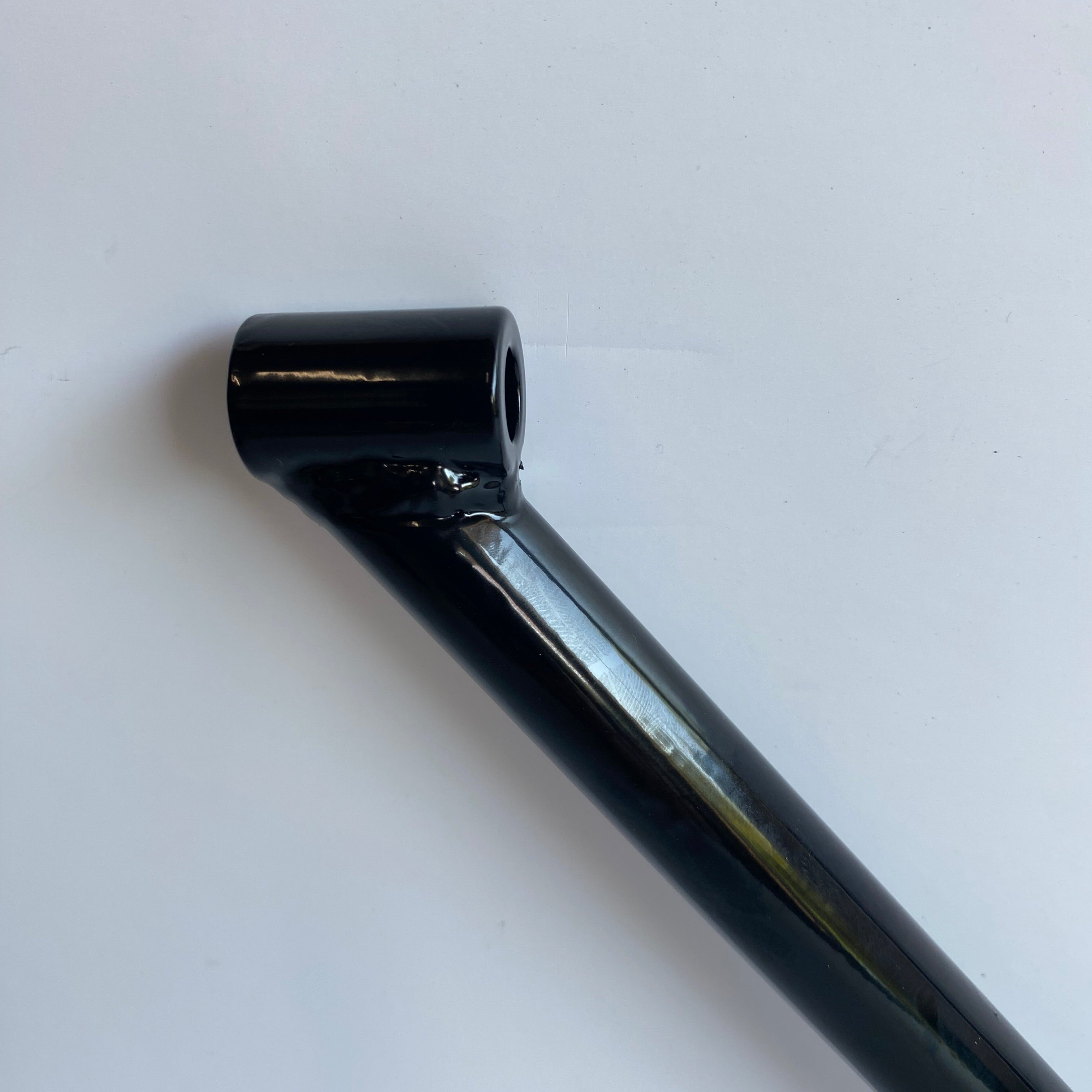 Support noir de cales pieds passager pour cadre rigide Harley Davidson REF MCS : 519470
