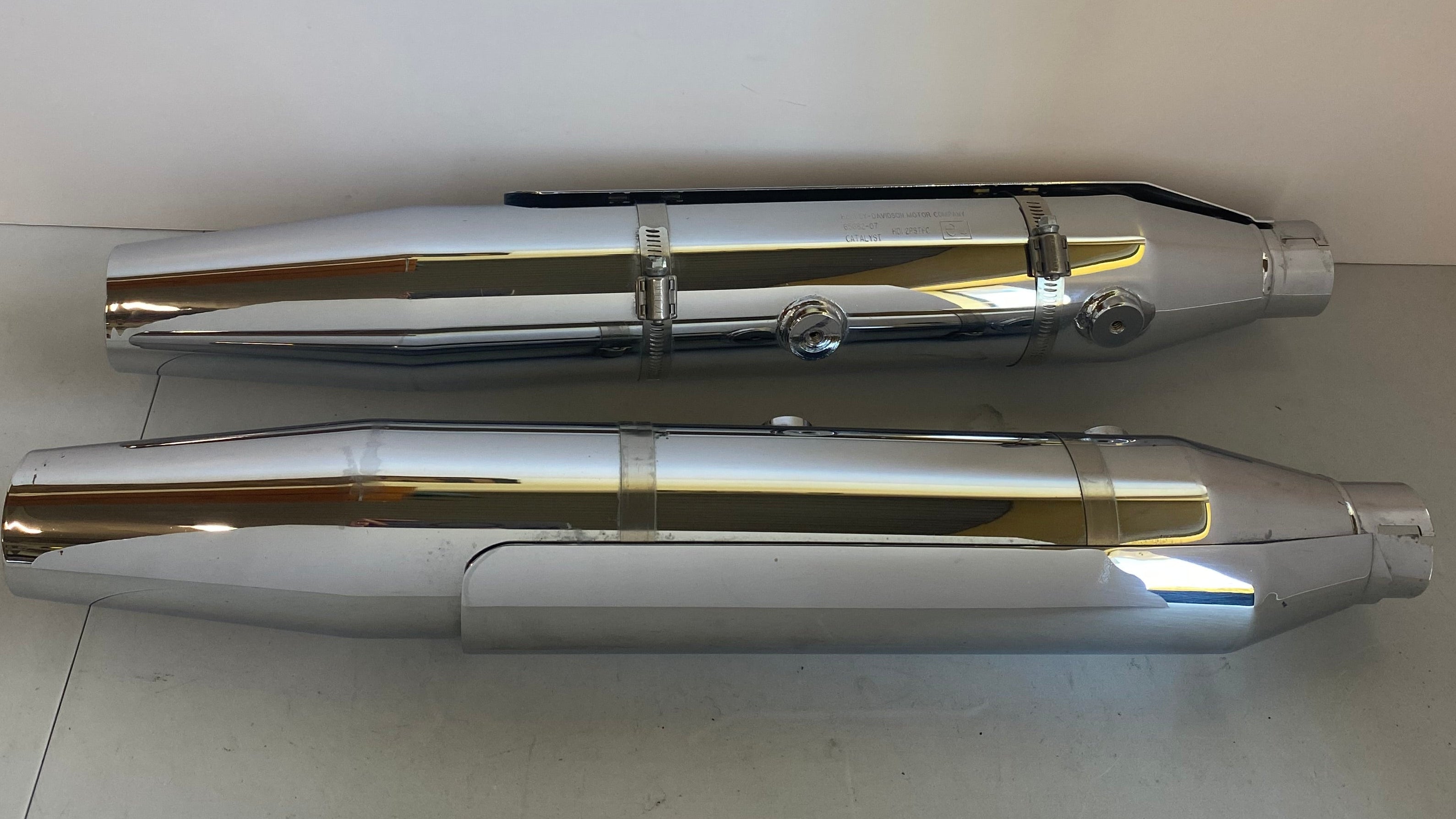 Original Harley Davidson Softail Schalldämpfer-Set, Ref. OEM 65682-07 und 65685-07
