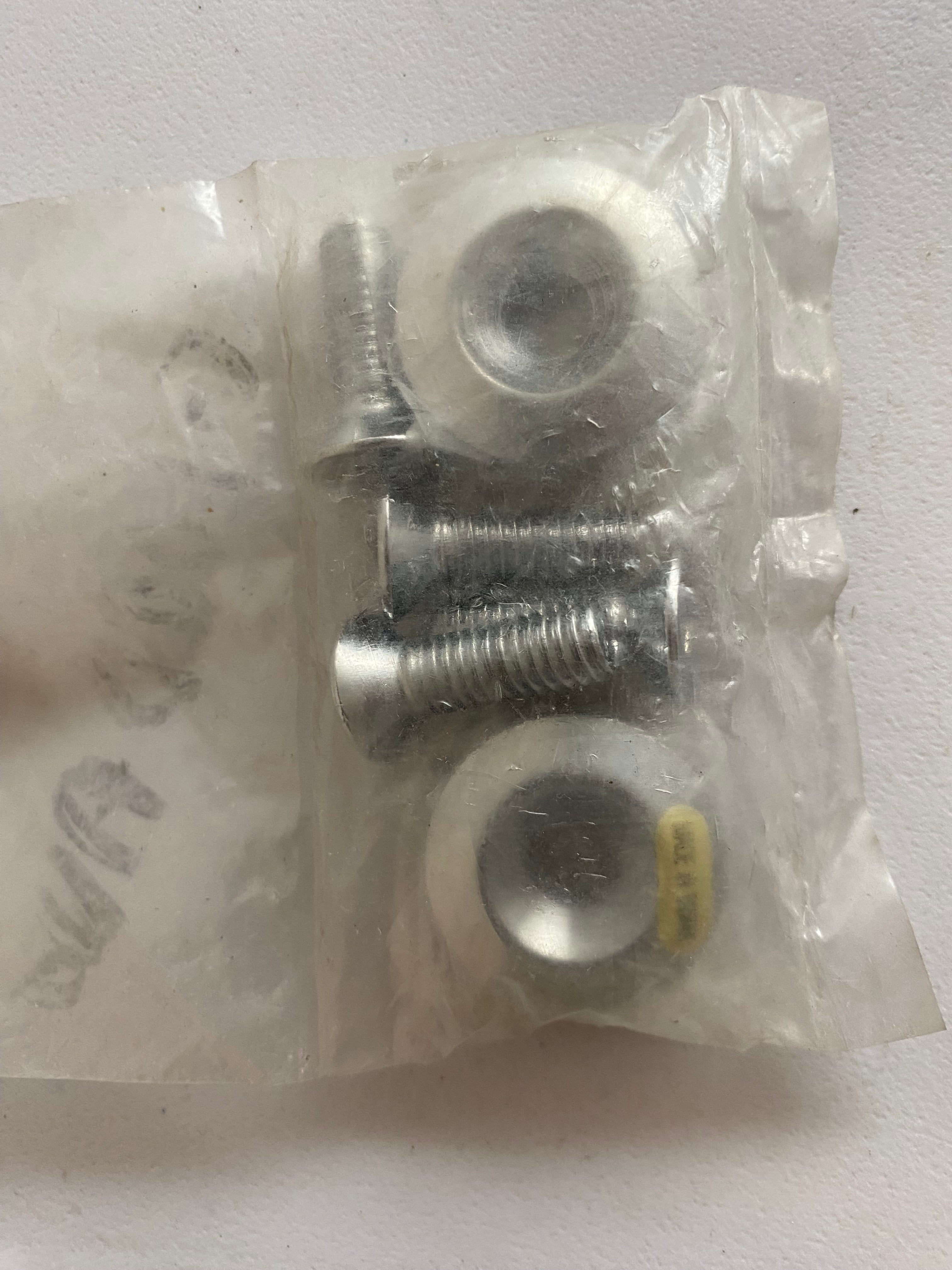 kit de vis de réservoir Custom Chrome Softail  Harley Davidson REF CC : 25590