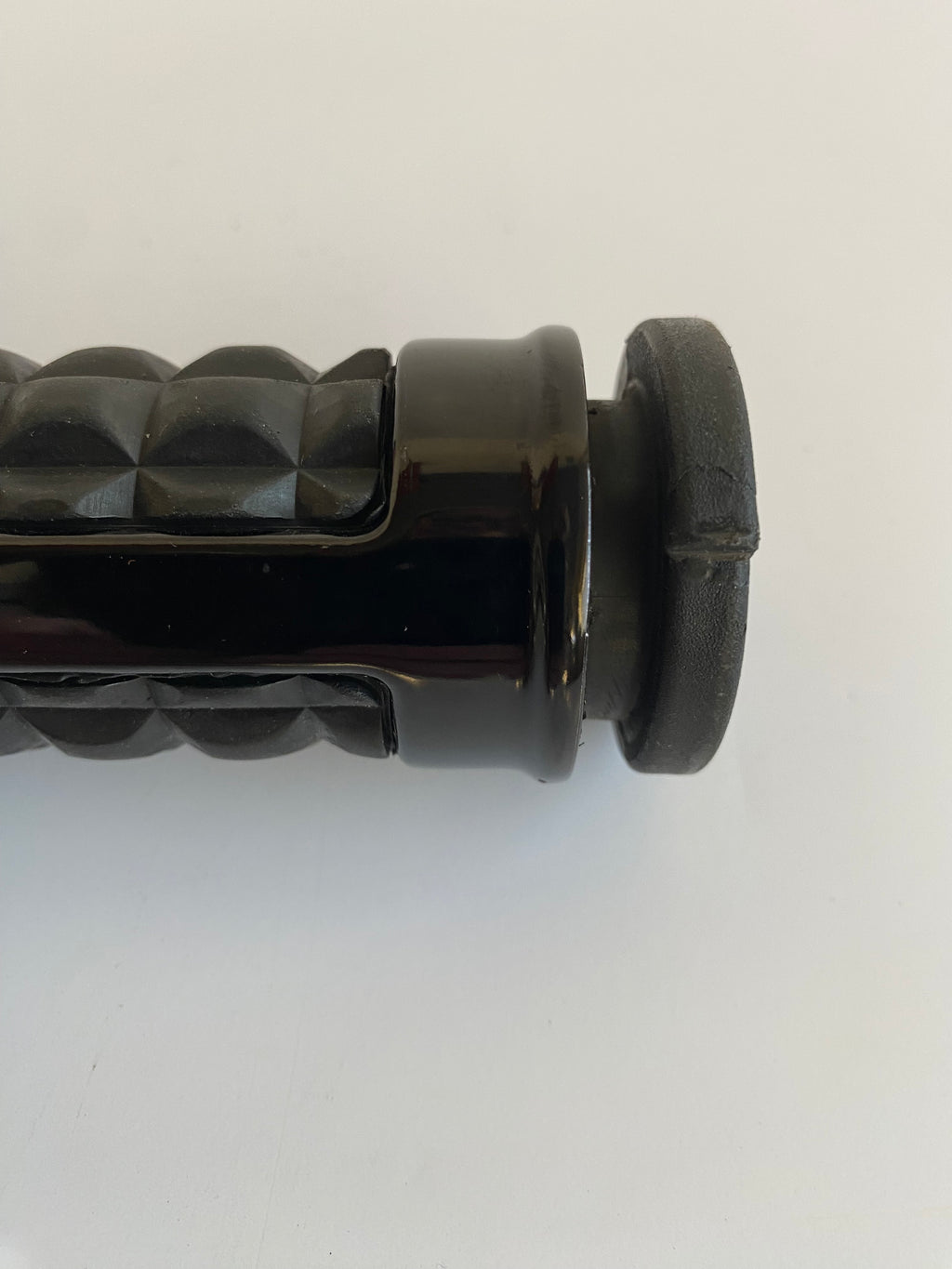 Poignée gauche Dominion black HDMC Harley Davidson REF 56100231 ou 56100232