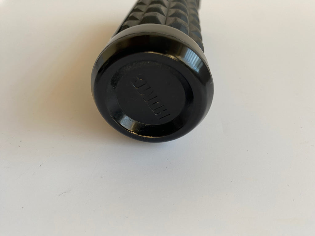 Poignée gauche Dominion black HDMC Harley Davidson REF 56100231 ou 56100232