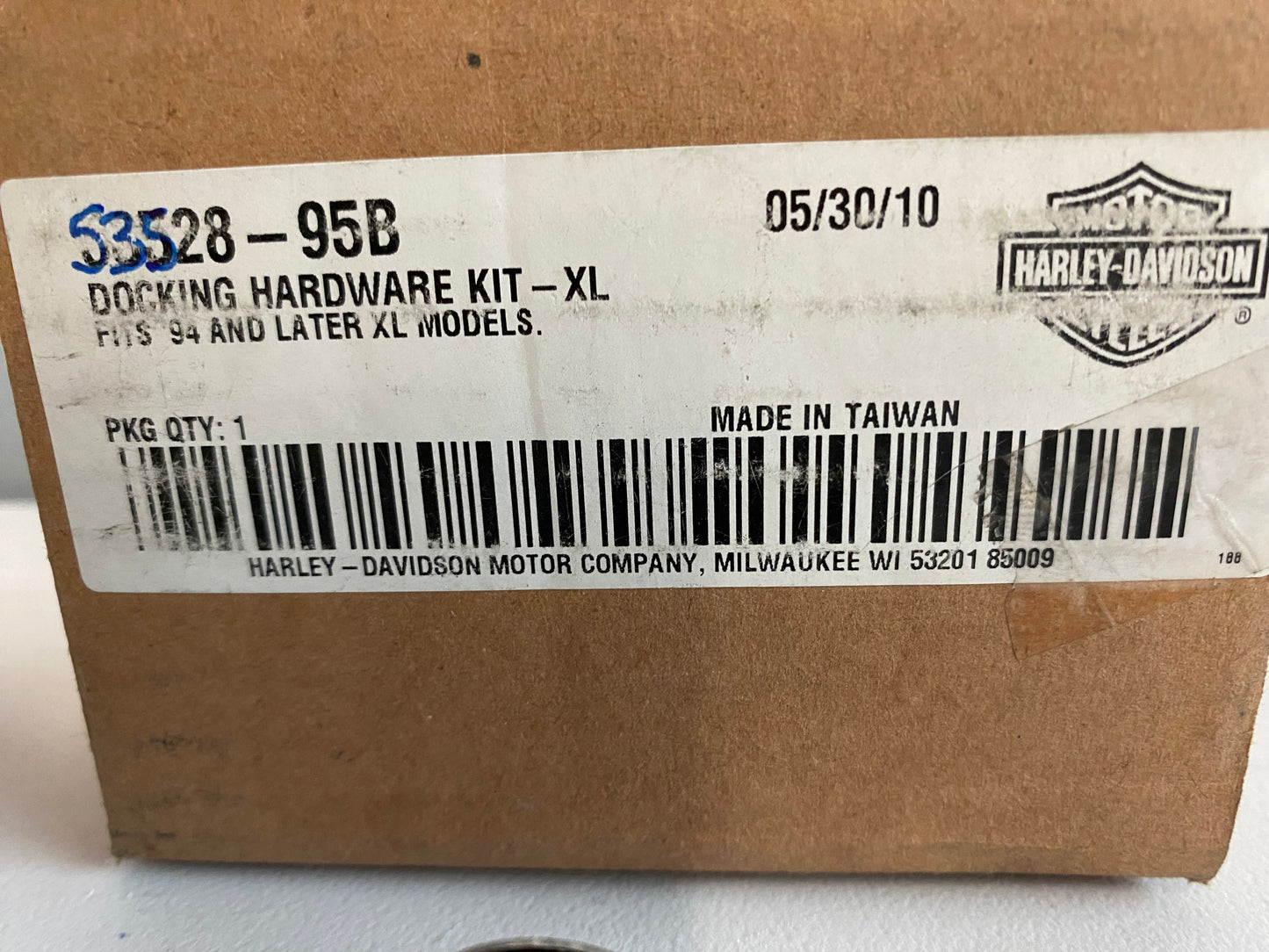 Attaches sissy bar Harley Davidson REF OEM : 53528-95B