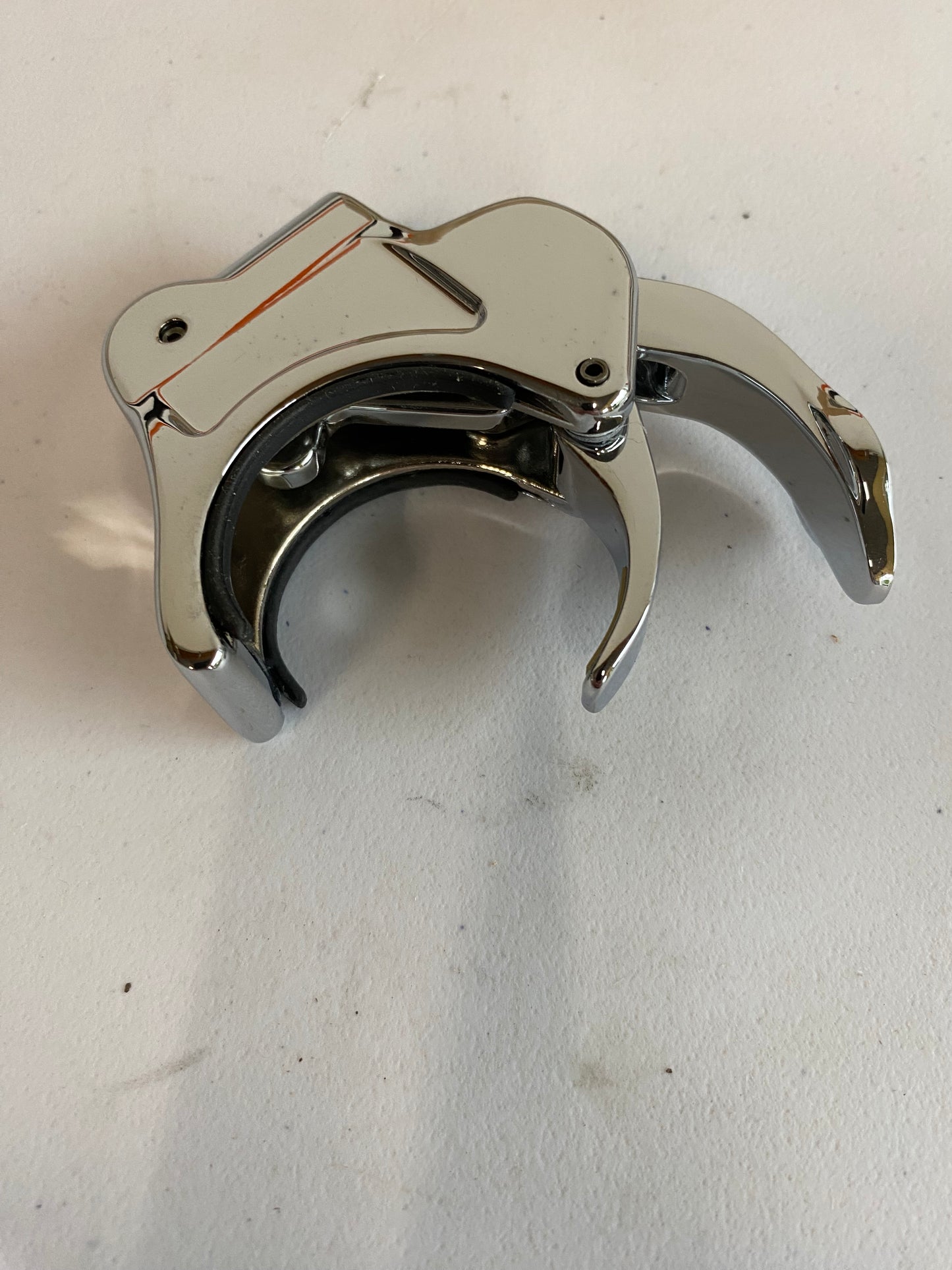 Attache de pare brise Harley Davidson REF OEM : 59859-05
