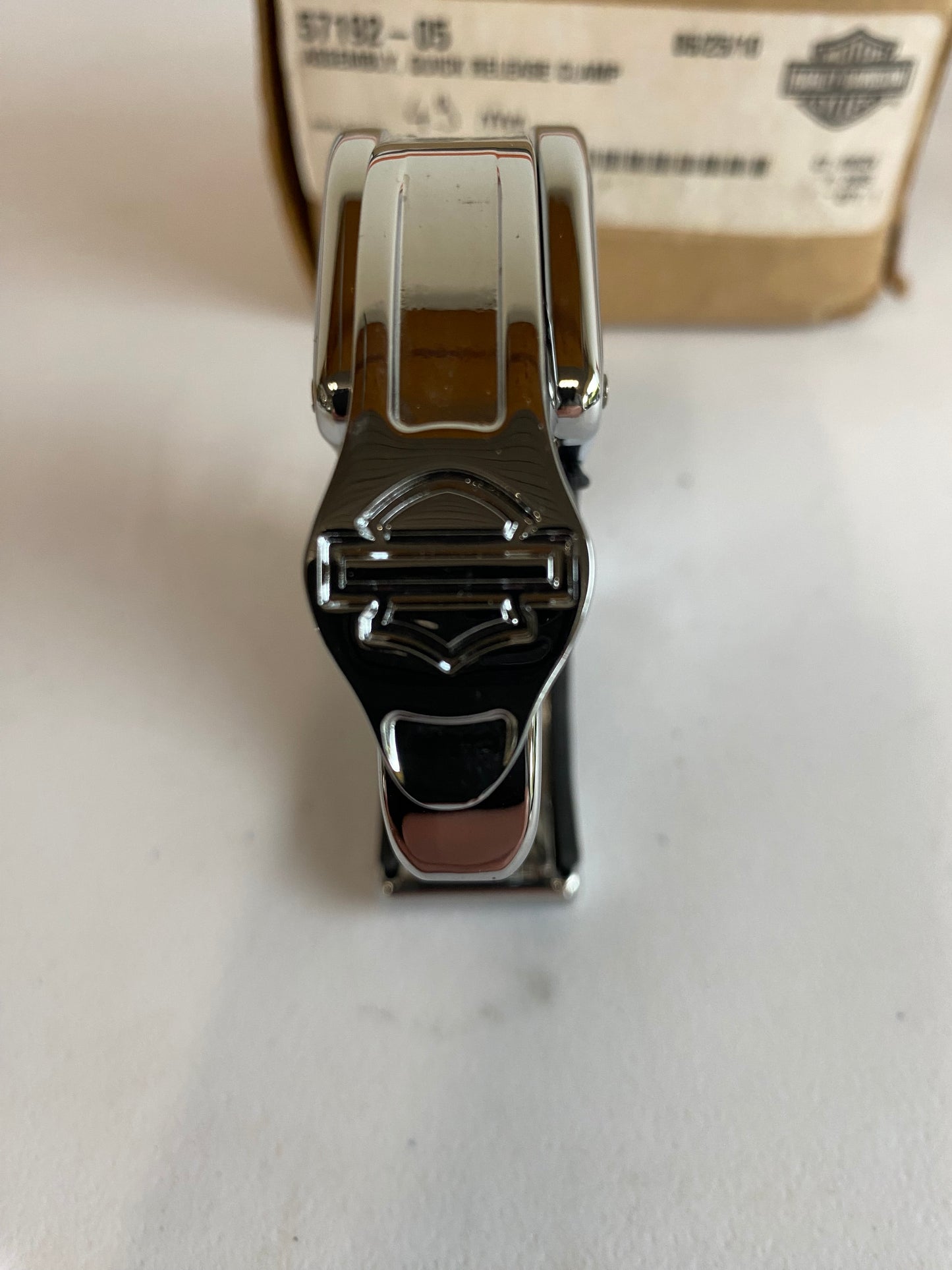 Attache de pare brise Harley Davidson REF OEM : 57192-05