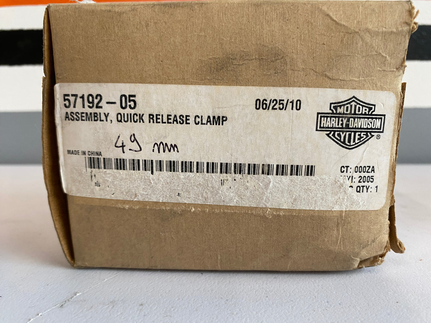 Attache de pare brise Harley Davidson REF OEM : 57192-05