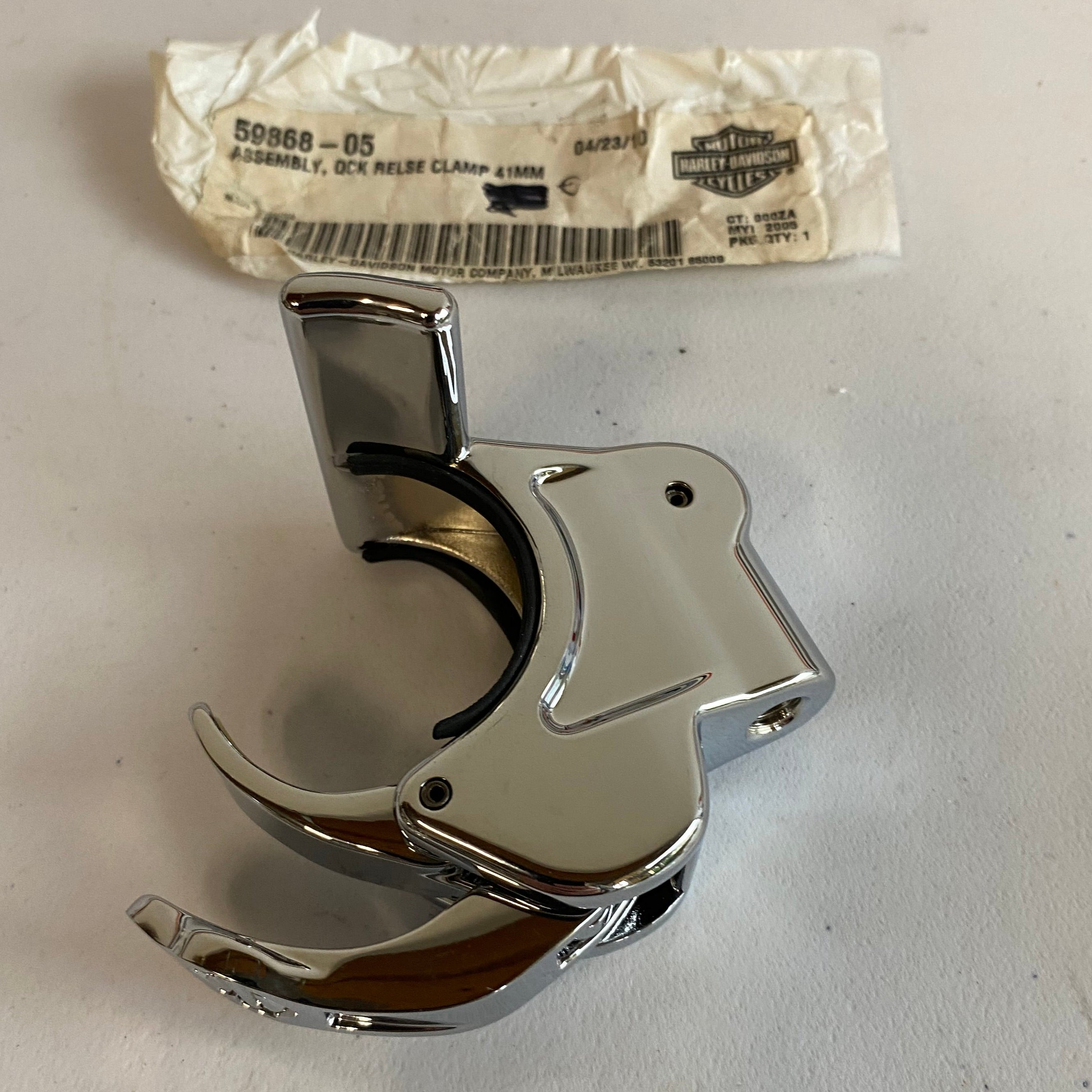 Harley Davidson Windshield Clip OEM REF: 59868-05