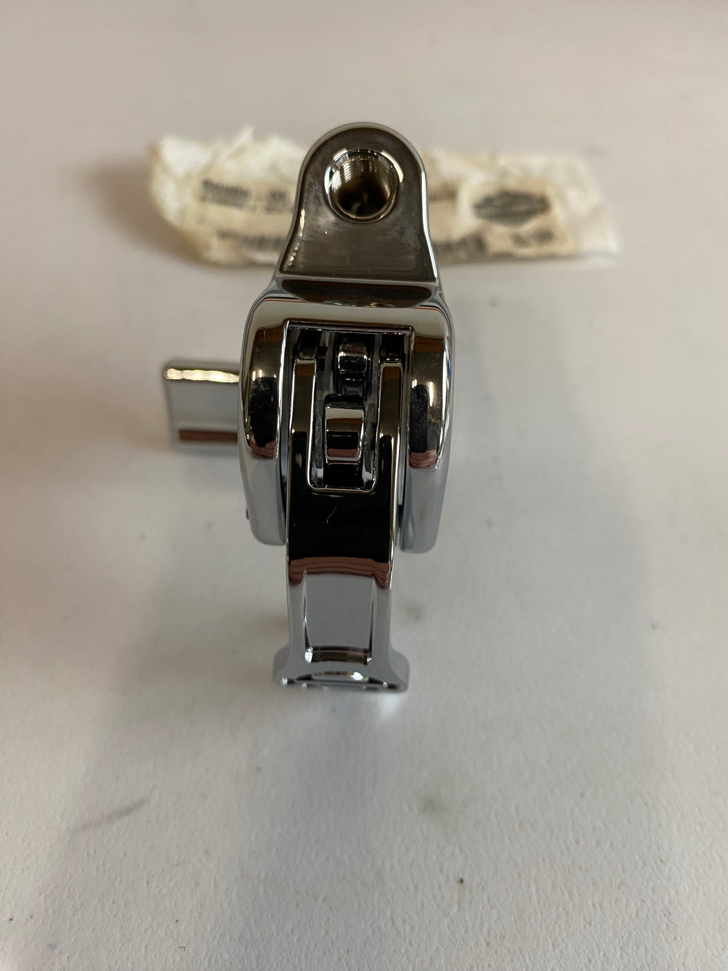 Attache de pare brise Harley Davidson REF OEM : 59868-05