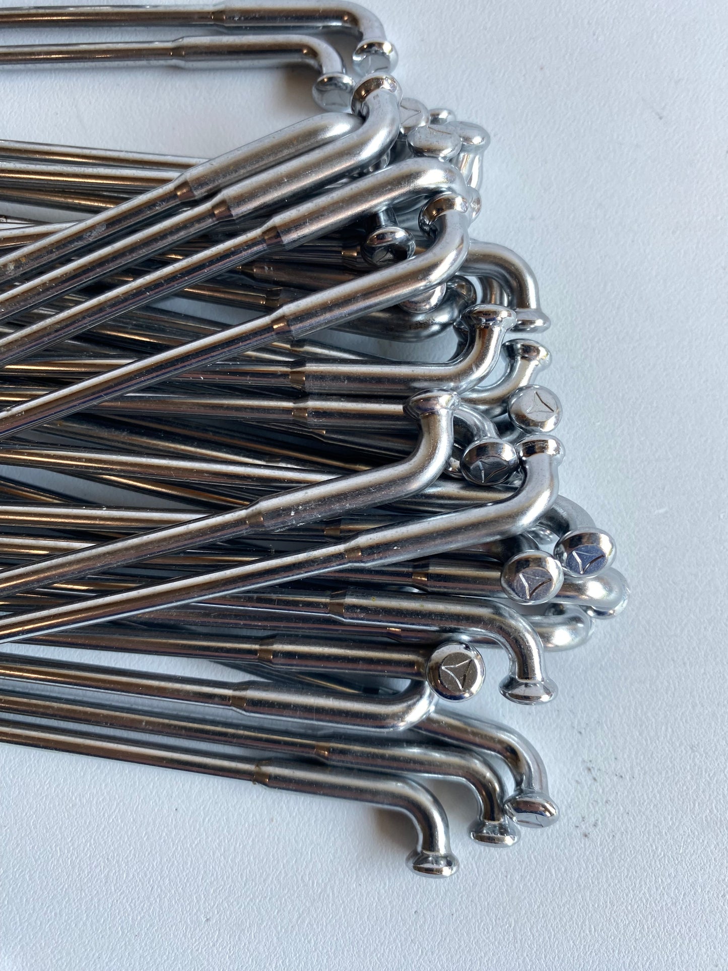 Jeu de 40 rayons 16 pouces Harley Davidson REF OEM 43052-05A