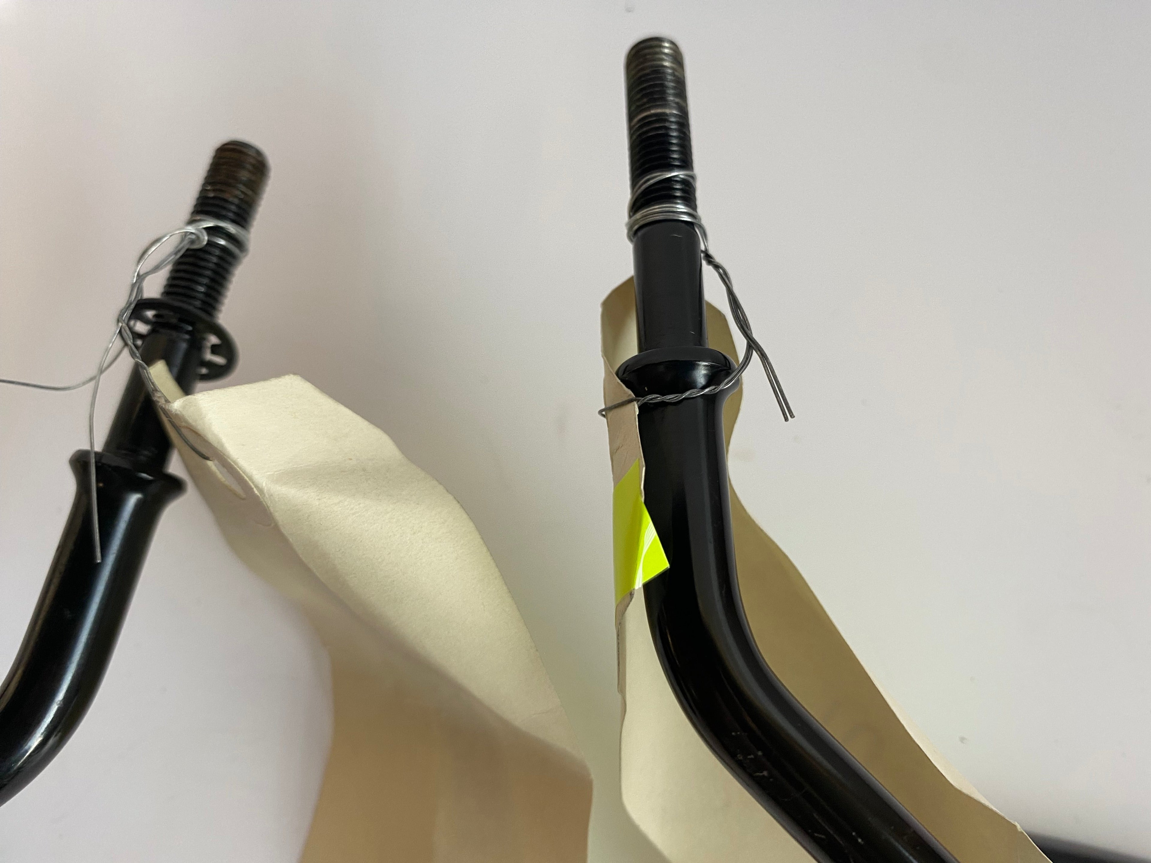 Jeu de 2 rétroviseurs noirs inversés Sportster Forty Eight Harley Davidson REF 91960-10 & 91961-10