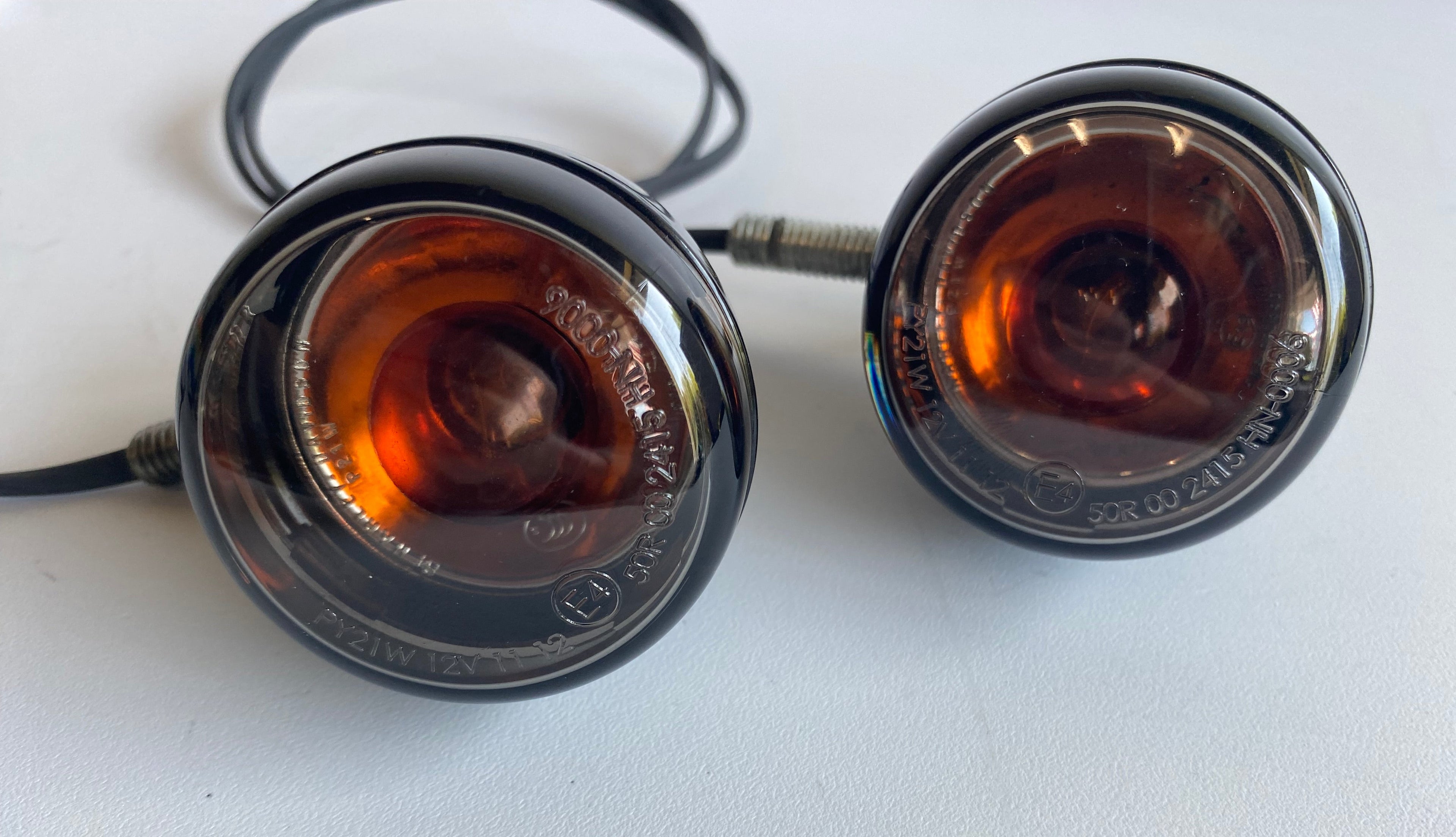 Jeu de clignotants noirs arrière déportés Harley Davidson REF OEM 68420-01
